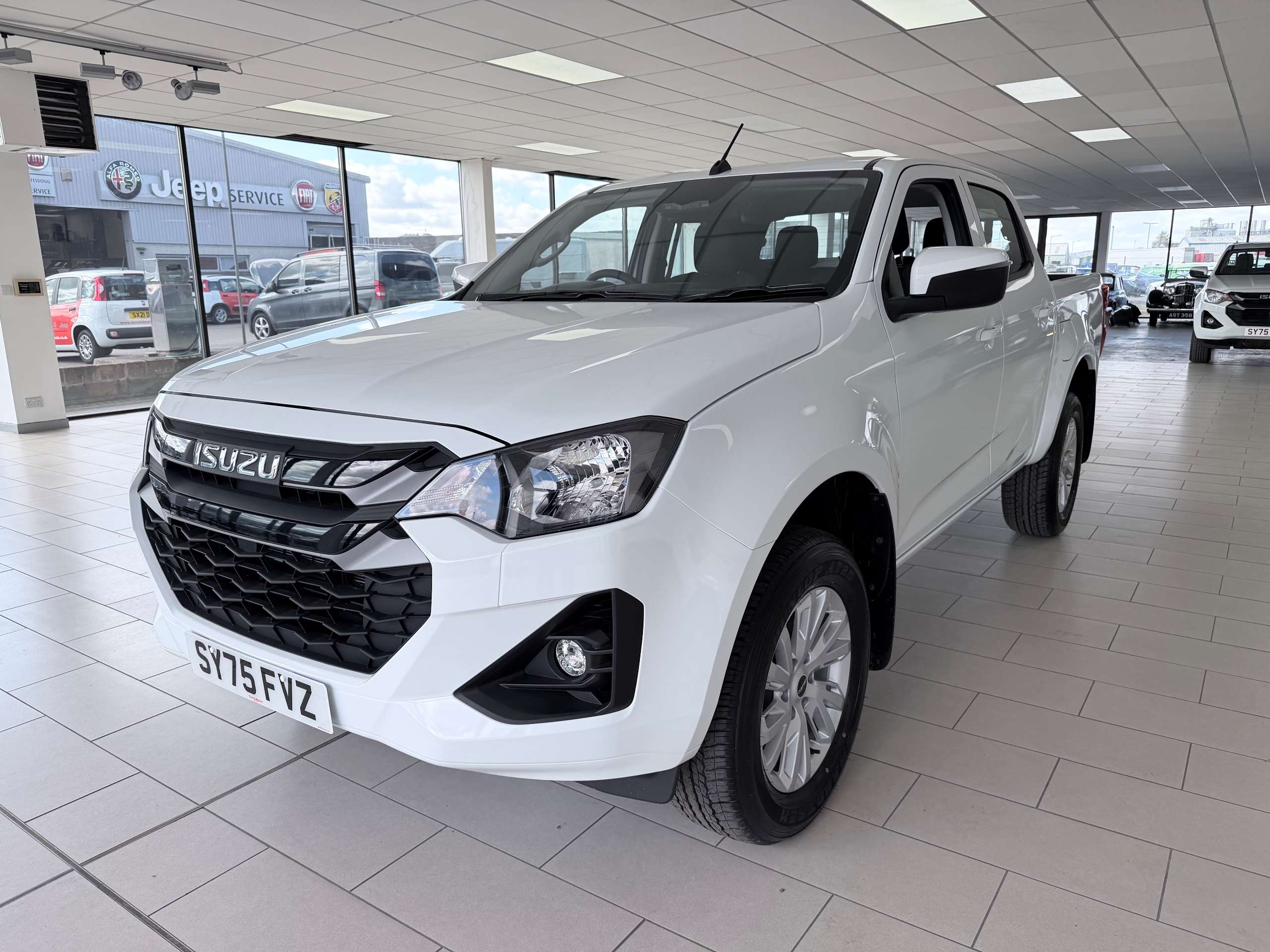 A 2025 ISUZU D-MAX 1.9 TD DL20 Pickup Double Cab 4dr Diesel Manual 4WD Euro 6 (s/s) (164 ps) A 2025 ISUZU D-MAX 1.9 TD DL20 Pickup Double Cab 4dr Diesel Manual 4WD Euro 6 (s/s) (164 ps)