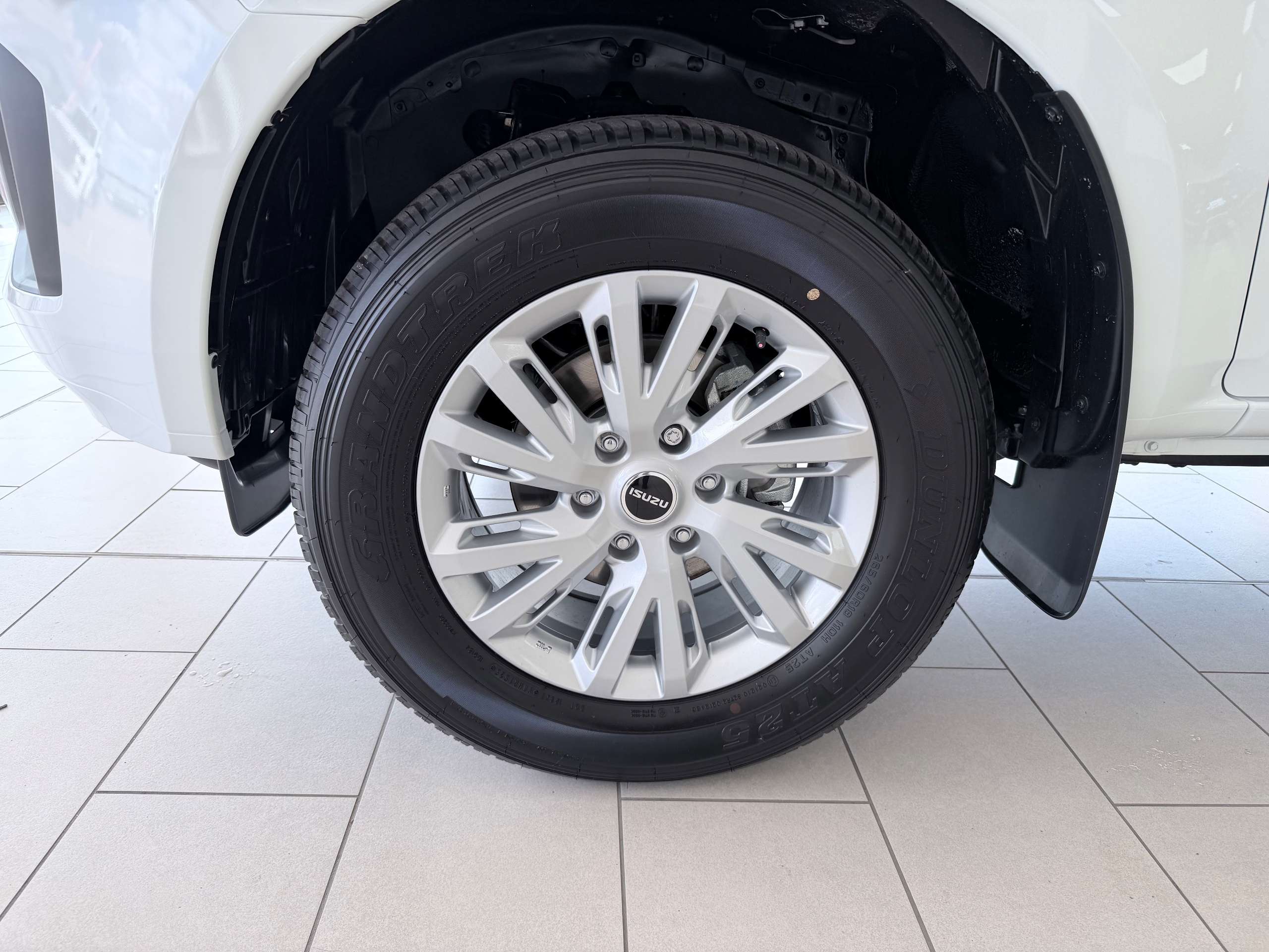 A 2026 ISUZU D-MAX 1.9 TD DL20 Pickup Double Cab 4dr Diesel Manual 4WD Euro 6 (s/s) (164 ps) A 2026 ISUZU D-MAX 1.9 TD DL20 Pickup Double Cab 4dr Diesel Manual 4WD Euro 6 (s/s) (164 ps)