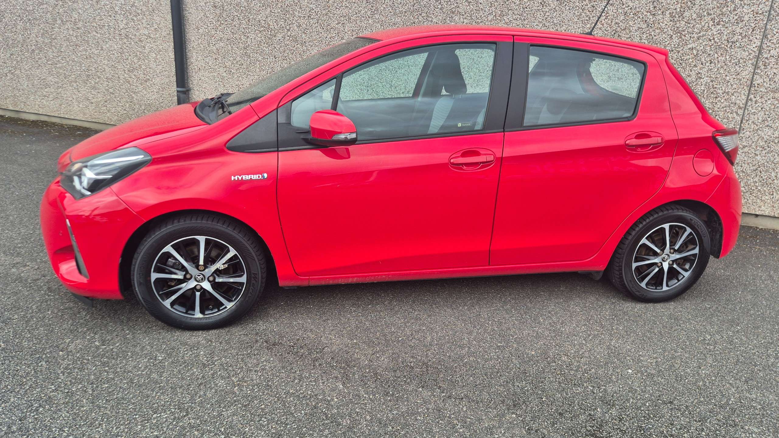 A 2018 TOYOTA YARIS 1.5 VVT-h Icon Tech Hatchback 5dr Petrol Hybrid E-CVT Euro 6 (s/s) (100 ps) A 2018 TOYOTA YARIS 1.5 VVT-h Icon Tech Hatchback 5dr Petrol Hybrid E-CVT Euro 6 (s/s) (100 ps)