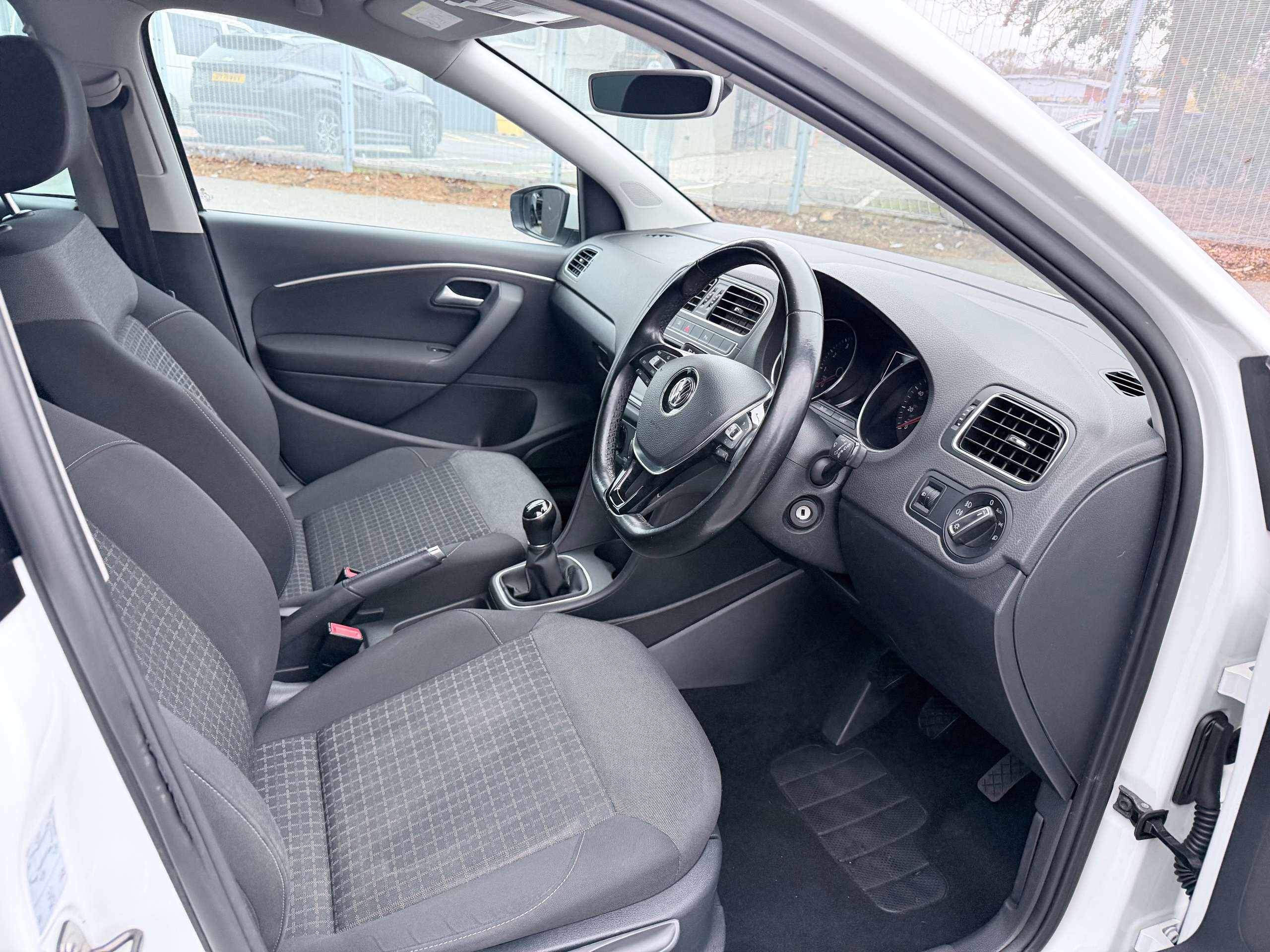 2017 VOLKSWAGEN POLO 2017 VOLKSWAGEN POLO