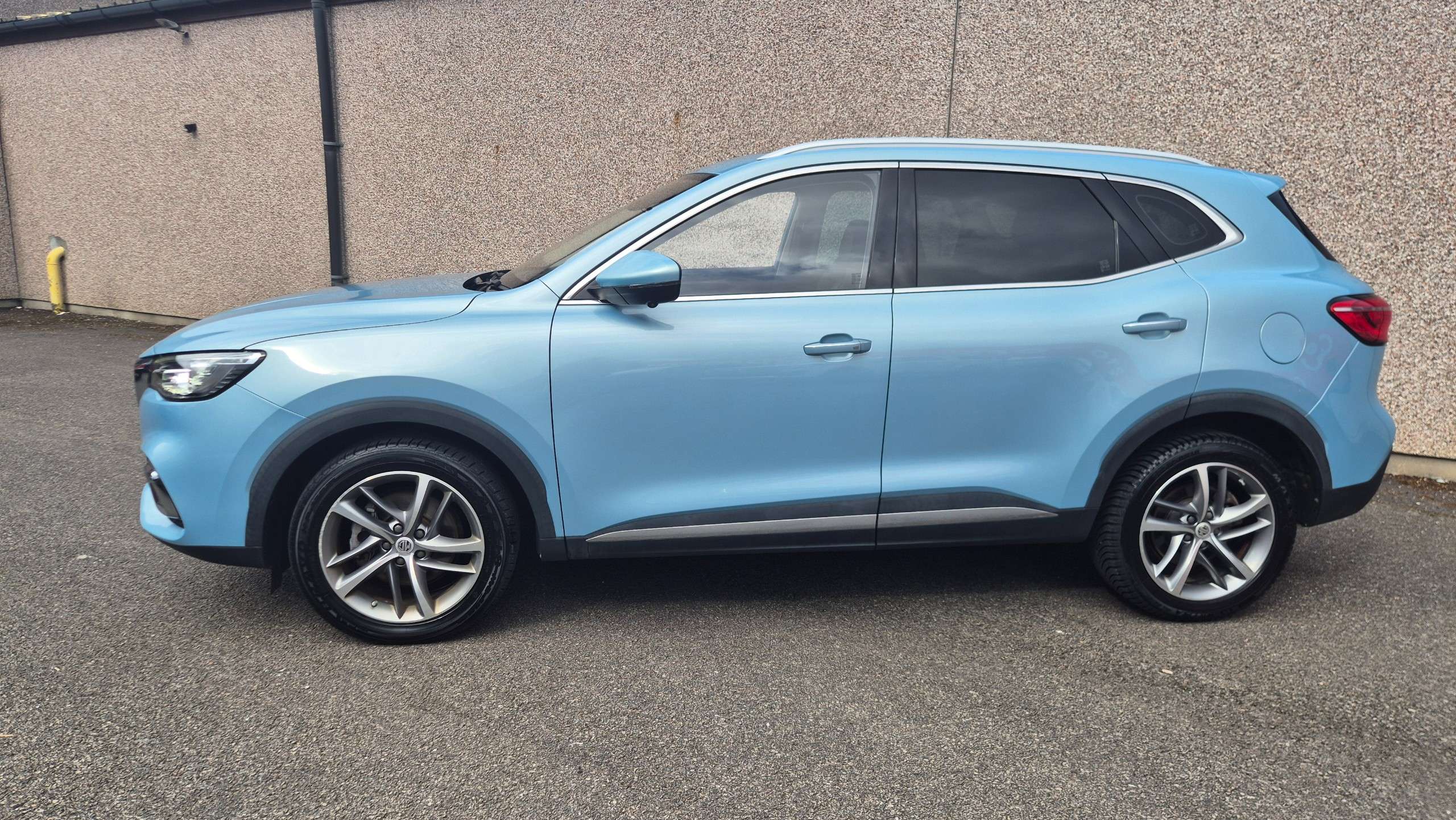 A 2021 MG HS 1.5 T-GDI 16.6kWh Exclusive SUV 5dr Petrol Plug-in Hybrid Auto Euro 6 (s/s) (258 ps) A 2021 MG HS 1.5 T-GDI 16.6kWh Exclusive SUV 5dr Petrol Plug-in Hybrid Auto Euro 6 (s/s) (258 ps)