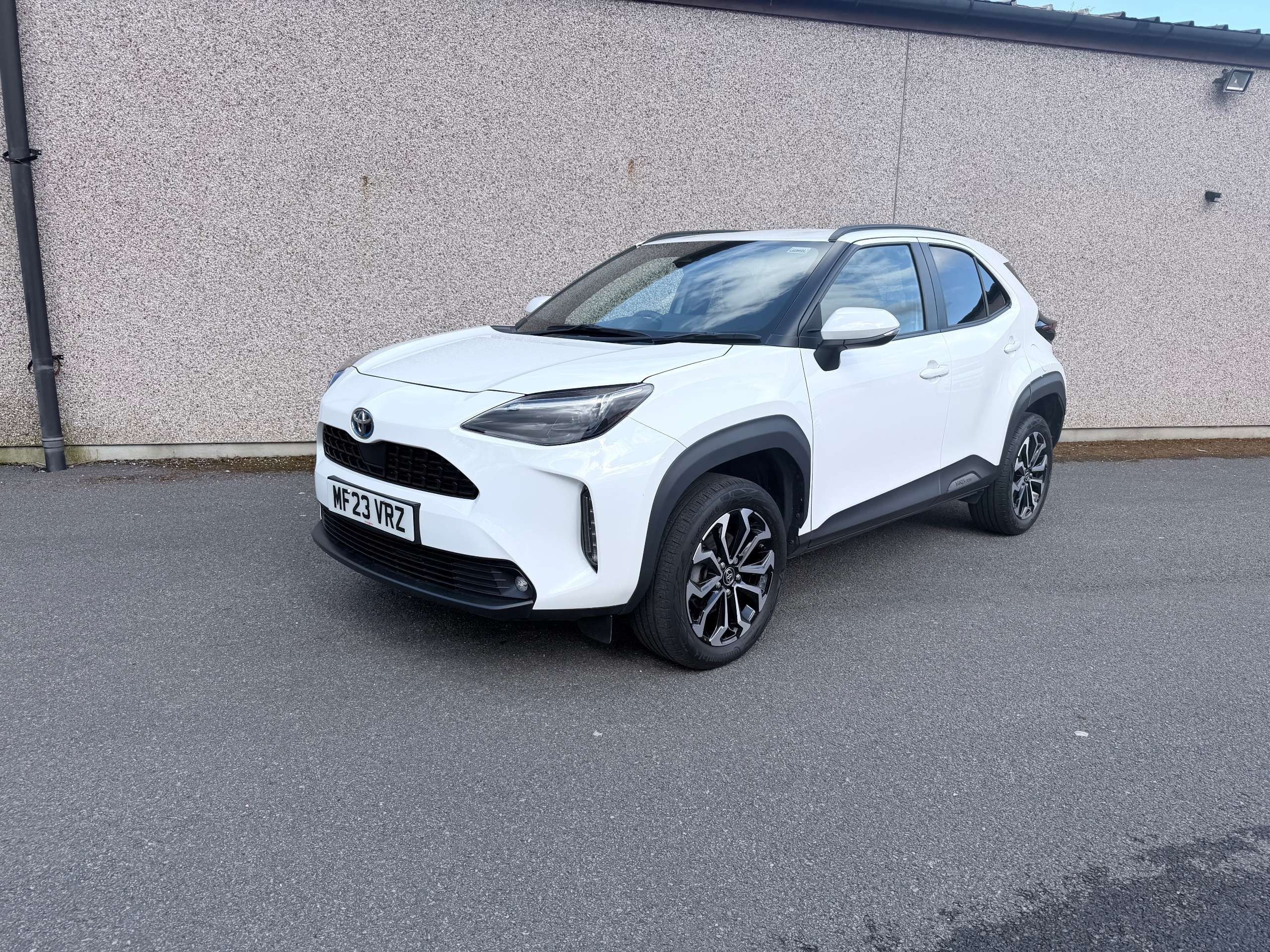 A 2023 TOYOTA YARIS CROSS 1.5 VVT-h Design SUV 5dr Petrol Hybrid E-CVT Euro 6 (s/s) (116 ps) A 2023 TOYOTA YARIS CROSS 1.5 VVT-h Design SUV 5dr Petrol Hybrid E-CVT Euro 6 (s/s) (116 ps)