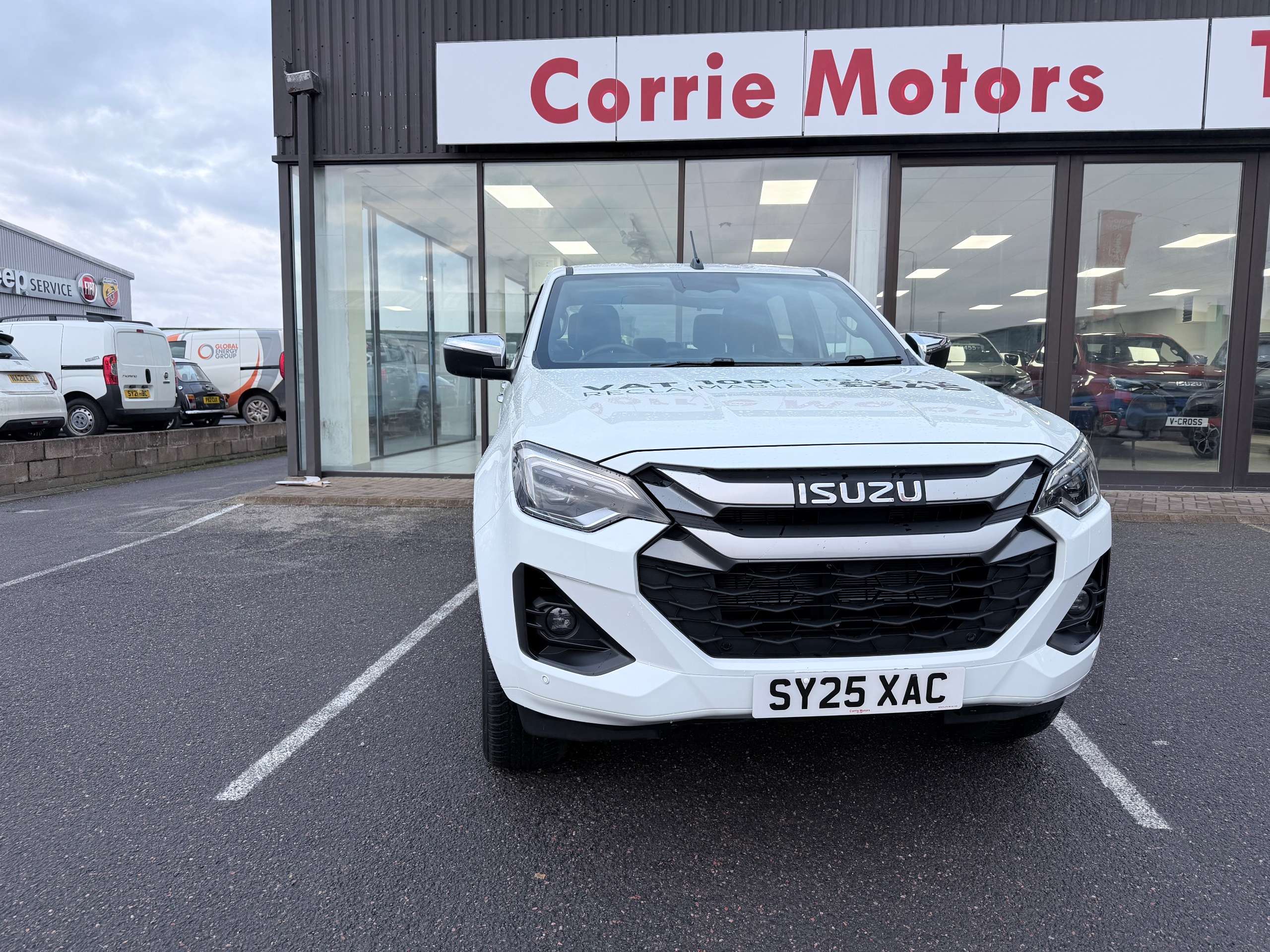 A 2025 ISUZU D-MAX 1.9 TD DL40 Pickup Double Cab 4dr Diesel Manual 4WD Euro 6 (s/s) (164 ps) A 2025 ISUZU D-MAX 1.9 TD DL40 Pickup Double Cab 4dr Diesel Manual 4WD Euro 6 (s/s) (164 ps)