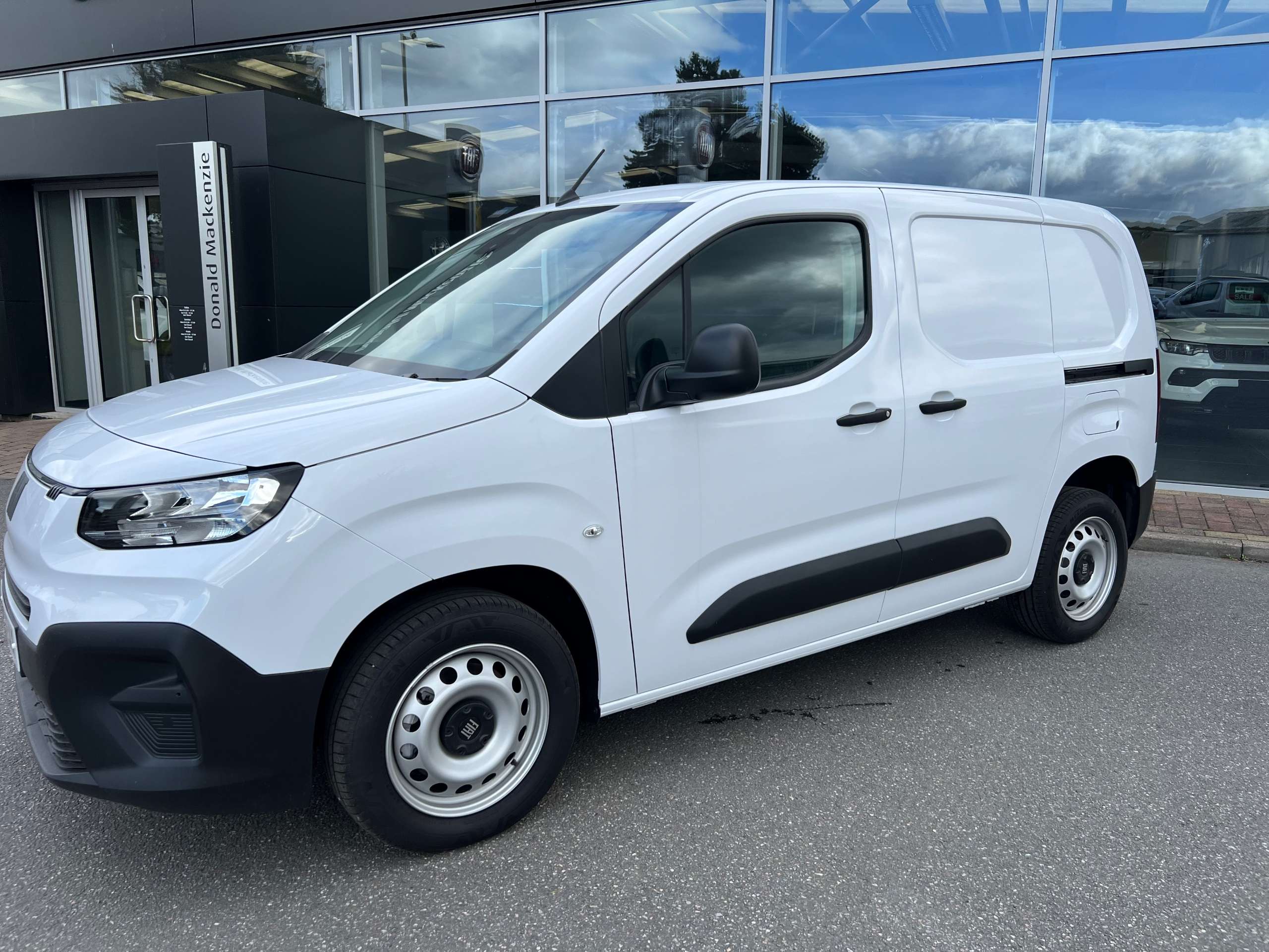 A 2025 FIAT DOBLO 1.5 Multijet3 1000Kg Primo Panel Van 5dr Diesel Manual L1 Euro 6 (s/s) (100 ps) A 2025 FIAT DOBLO 1.5 Multijet3 1000Kg Primo Panel Van 5dr Diesel Manual L1 Euro 6 (s/s) (100 ps)