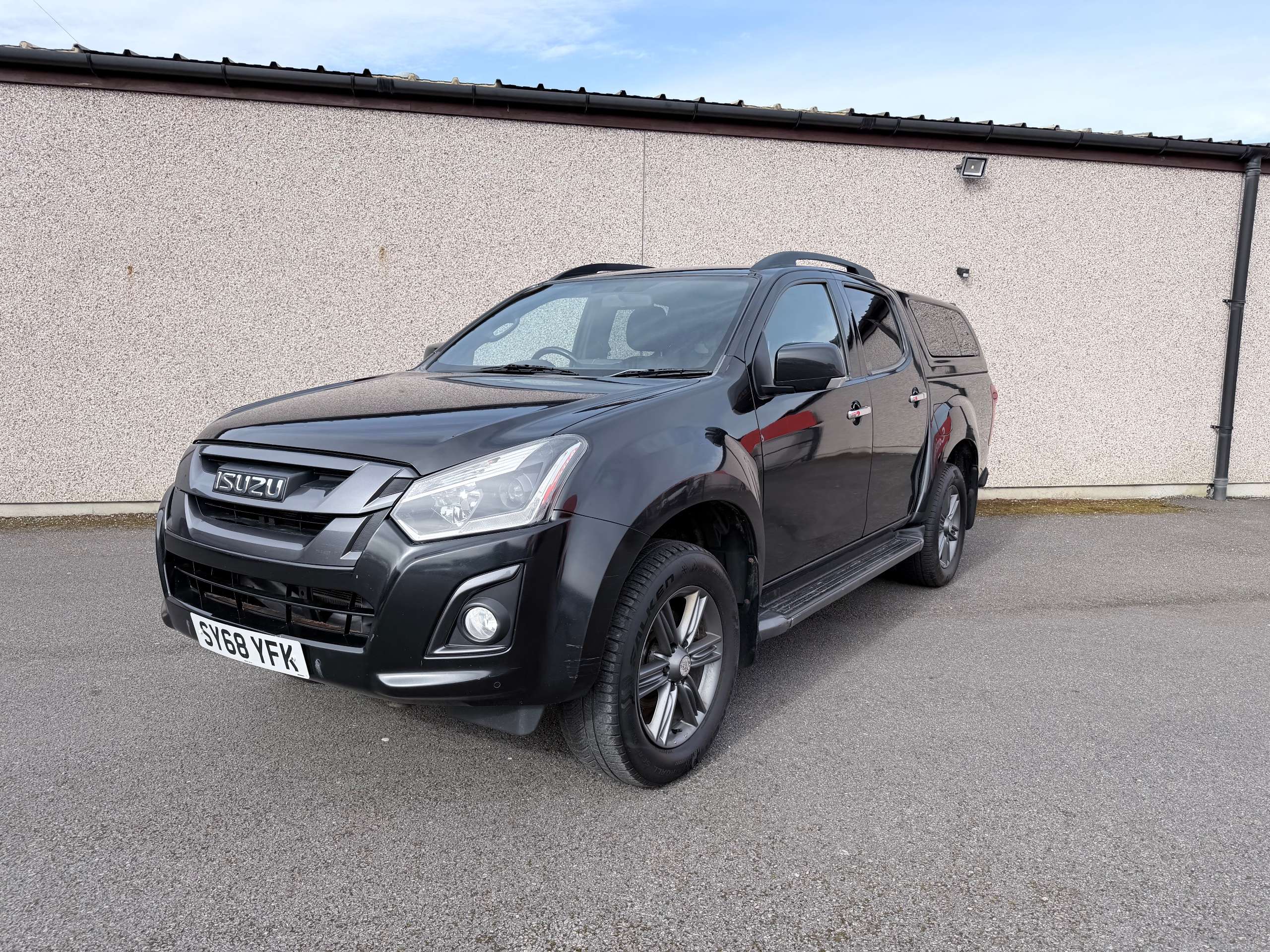A 2018 ISUZU D-MAX 1.9 TD Blade Pickup Double Cab 4dr Diesel Manual 4WD Euro 6 (164 ps) A 2018 ISUZU D-MAX 1.9 TD Blade Pickup Double Cab 4dr Diesel Manual 4WD Euro 6 (164 ps)
