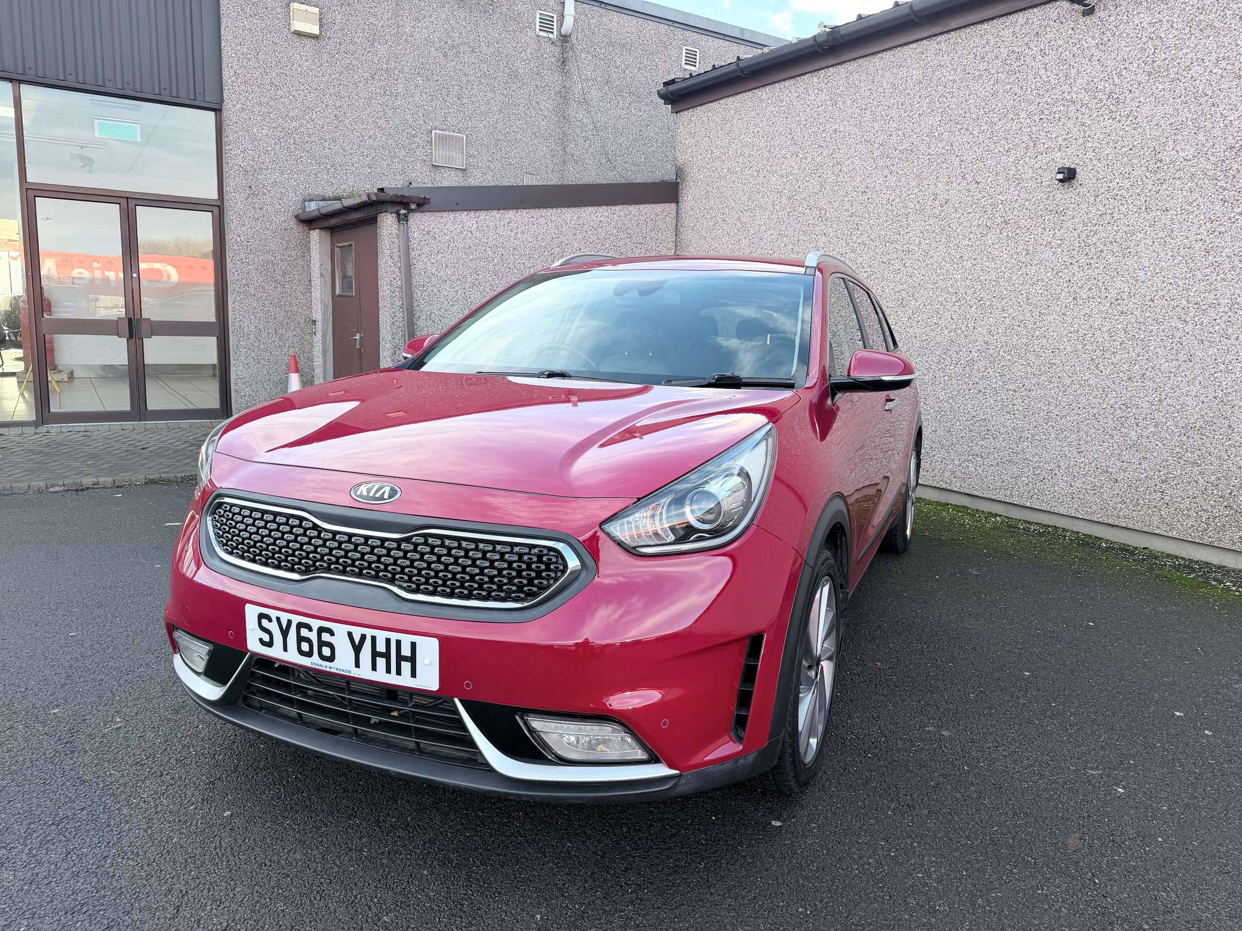 A 2016 KIA NIRO 1.6h GDi 3 SUV 5dr Petrol Hybrid DCT Euro 6 (s/s) (139 bhp) A 2016 KIA NIRO 1.6h GDi 3 SUV 5dr Petrol Hybrid DCT Euro 6 (s/s) (139 bhp)