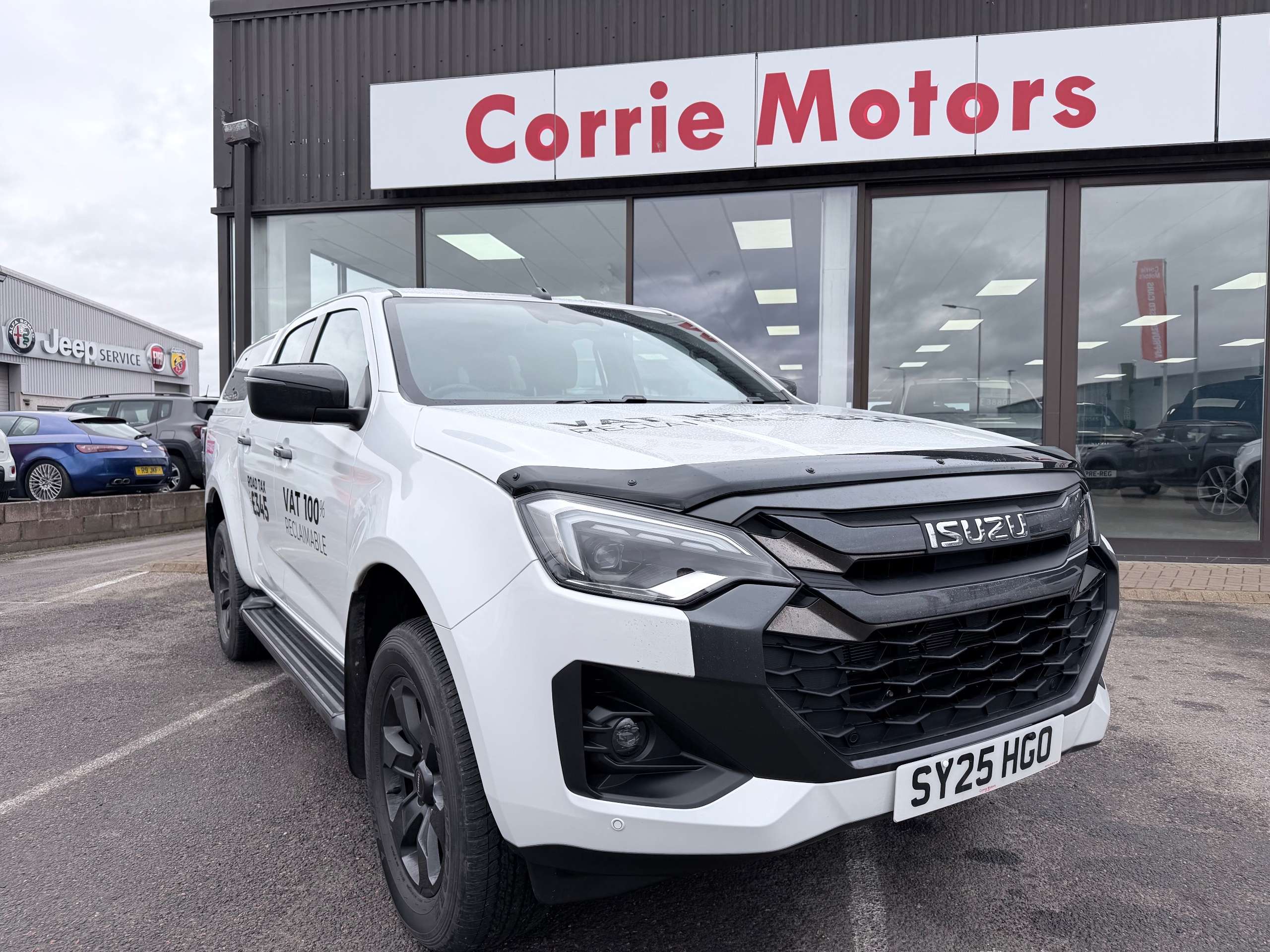 A 2025 ISUZU D-MAX 1.9 TD V-Cross Pickup Double Cab 4dr Diesel Auto 4WD Euro 6 (s/s) (164 ps) A 2025 ISUZU D-MAX 1.9 TD V-Cross Pickup Double Cab 4dr Diesel Auto 4WD Euro 6 (s/s) (164 ps)