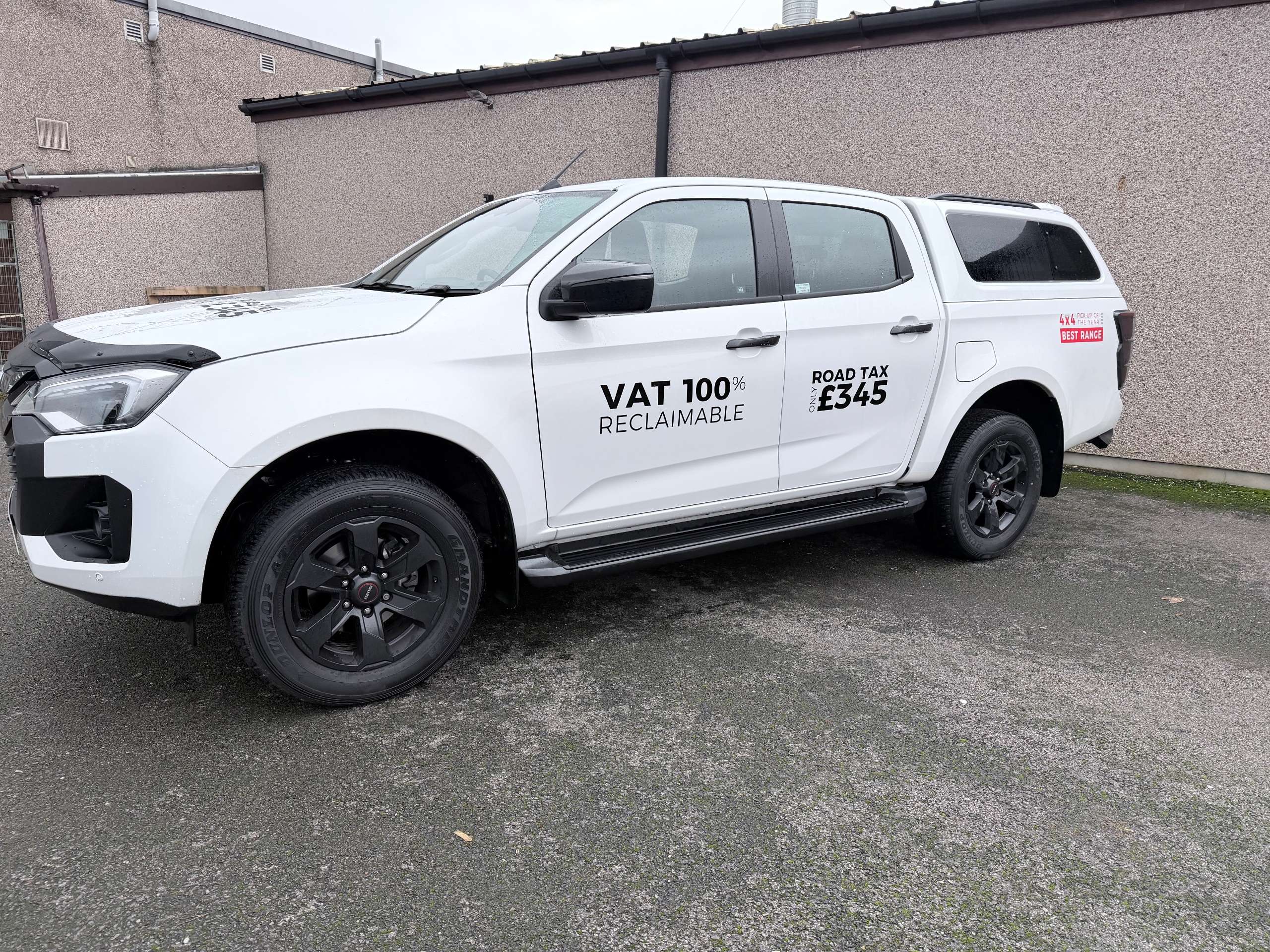 A 2025 ISUZU D-MAX 1.9 TD V-Cross Pickup Double Cab 4dr Diesel Auto 4WD Euro 6 (s/s) (164 ps) A 2025 ISUZU D-MAX 1.9 TD V-Cross Pickup Double Cab 4dr Diesel Auto 4WD Euro 6 (s/s) (164 ps)