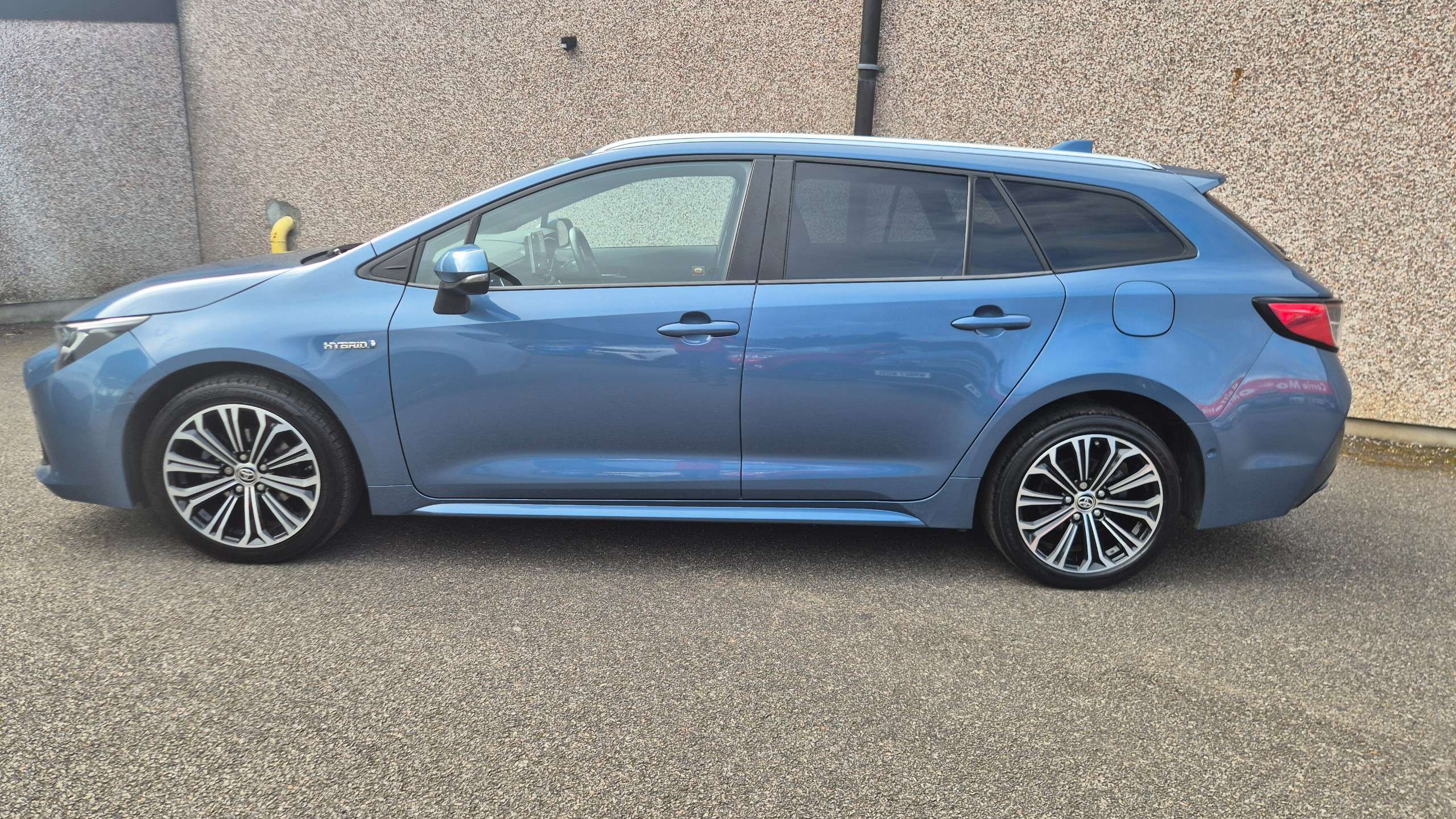 A 2020 TOYOTA COROLLA 1.8 VVT-h Design Touring Sports 5dr Petrol Hybrid CVT Euro 6 (s/s) (122 ps) A 2020 TOYOTA COROLLA 1.8 VVT-h Design Touring Sports 5dr Petrol Hybrid CVT Euro 6 (s/s) (122 ps)