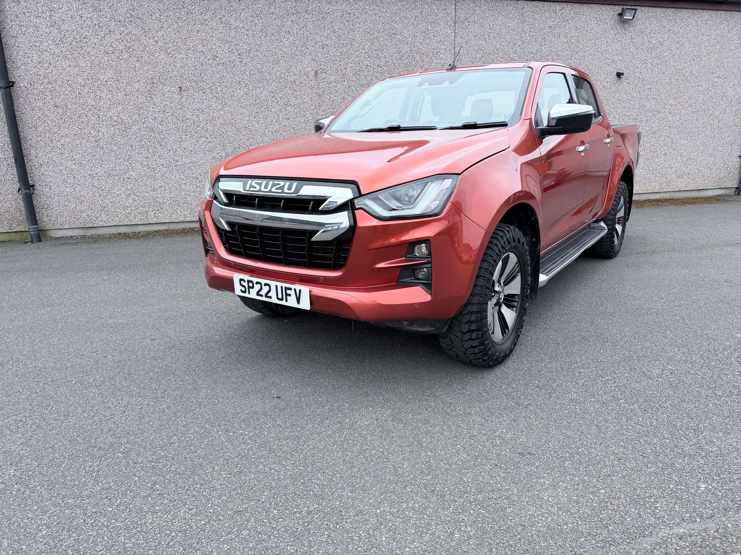 A 2022 ISUZU D-MAX 1.9 TD DL40 Pickup Double Cab 4dr Diesel Auto 4WD Euro 6 (s/s) (164 ps) A 2022 ISUZU D-MAX 1.9 TD DL40 Pickup Double Cab 4dr Diesel Auto 4WD Euro 6 (s/s) (164 ps)