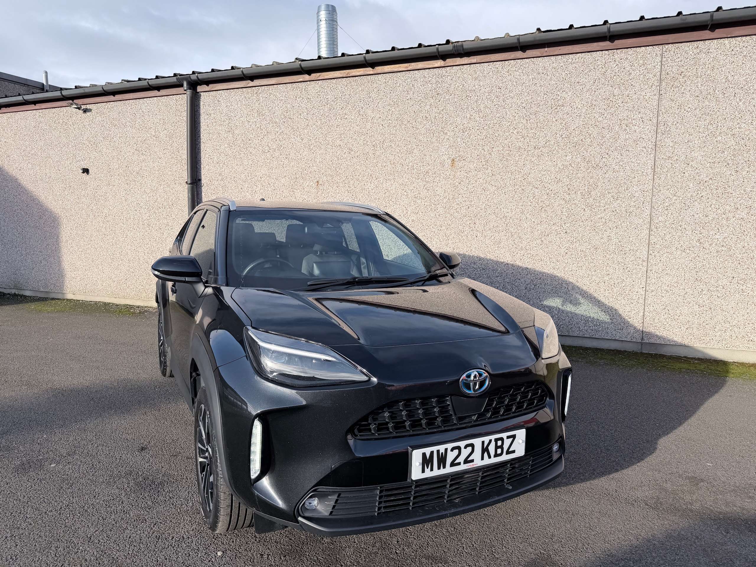 A 2022 TOYOTA YARIS CROSS 1.5 VVT-h Design SUV 5dr Petrol Hybrid E-CVT Euro 6 (s/s) (116 ps) A 2022 TOYOTA YARIS CROSS 1.5 VVT-h Design SUV 5dr Petrol Hybrid E-CVT Euro 6 (s/s) (116 ps)