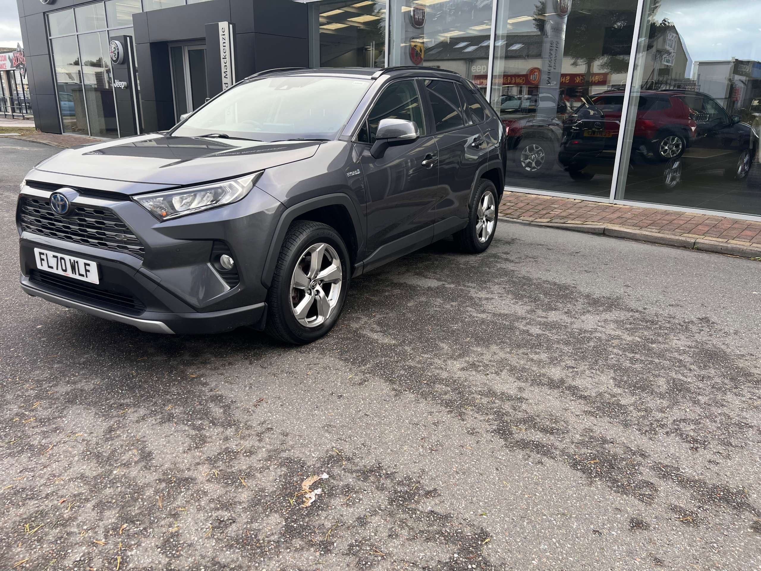 A 2020 TOYOTA RAV4 2.5 VVT-h Design SUV 5dr Petrol Hybrid CVT 4WD Euro 6 (s/s) (222 ps) A 2020 TOYOTA RAV4 2.5 VVT-h Design SUV 5dr Petrol Hybrid CVT 4WD Euro 6 (s/s) (222 ps)