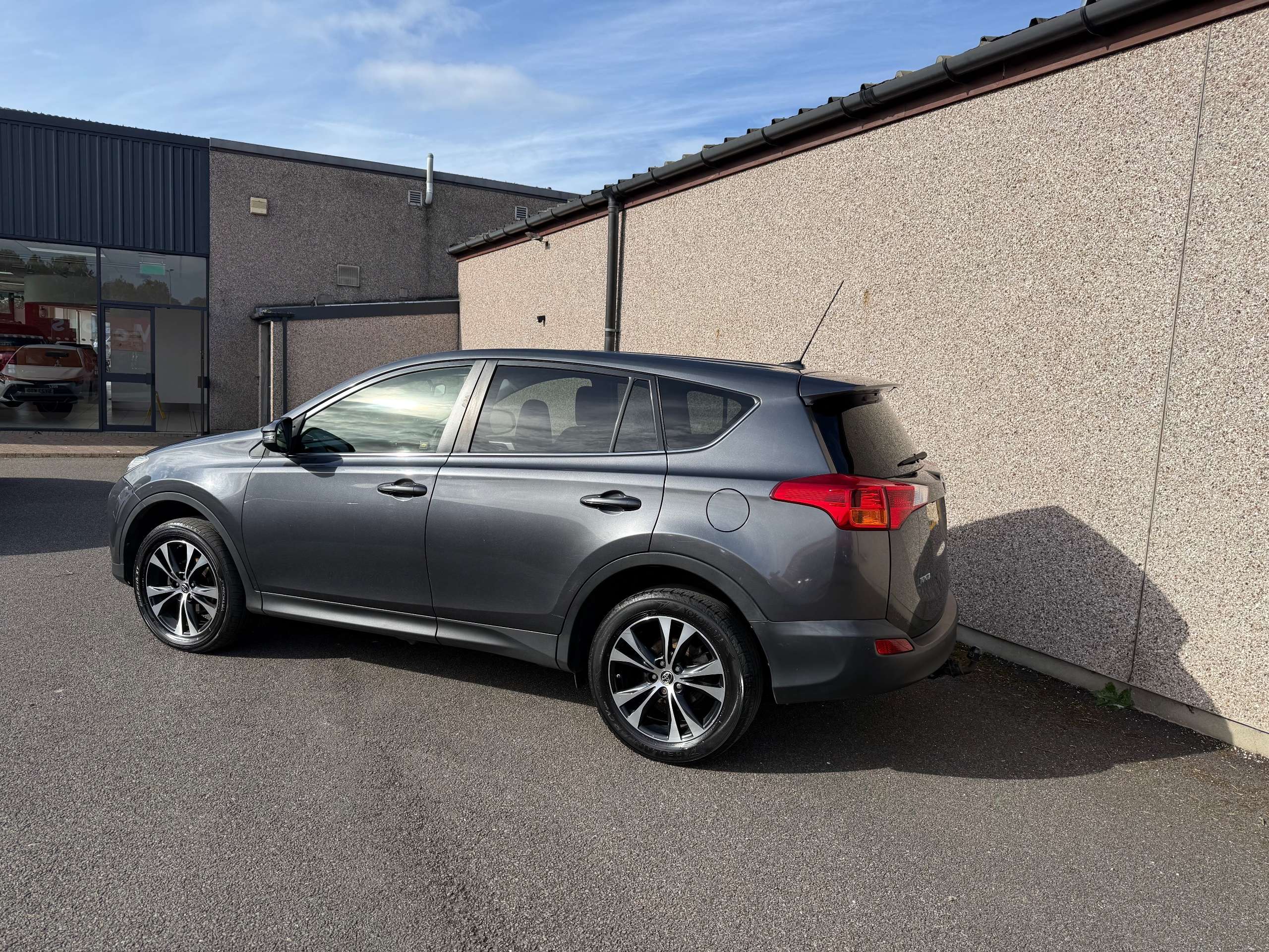 A 2015 TOYOTA RAV4 2.0 D-4D Icon SUV 5dr Diesel Manual 4WD Euro 5 (s/s) (124 ps) A 2015 TOYOTA RAV4 2.0 D-4D Icon SUV 5dr Diesel Manual 4WD Euro 5 (s/s) (124 ps)