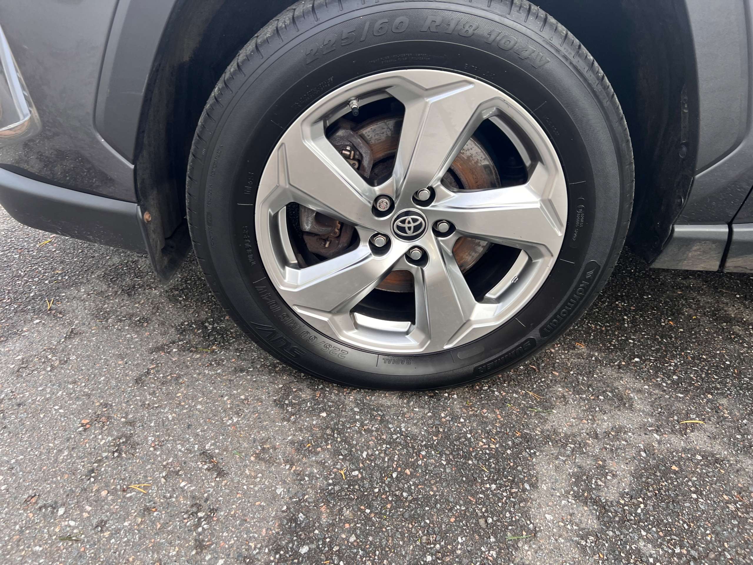 A 2020 TOYOTA RAV4 2.5 VVT-h Design SUV 5dr Petrol Hybrid CVT 4WD Euro 6 (s/s) (222 ps) A 2020 TOYOTA RAV4 2.5 VVT-h Design SUV 5dr Petrol Hybrid CVT 4WD Euro 6 (s/s) (222 ps)