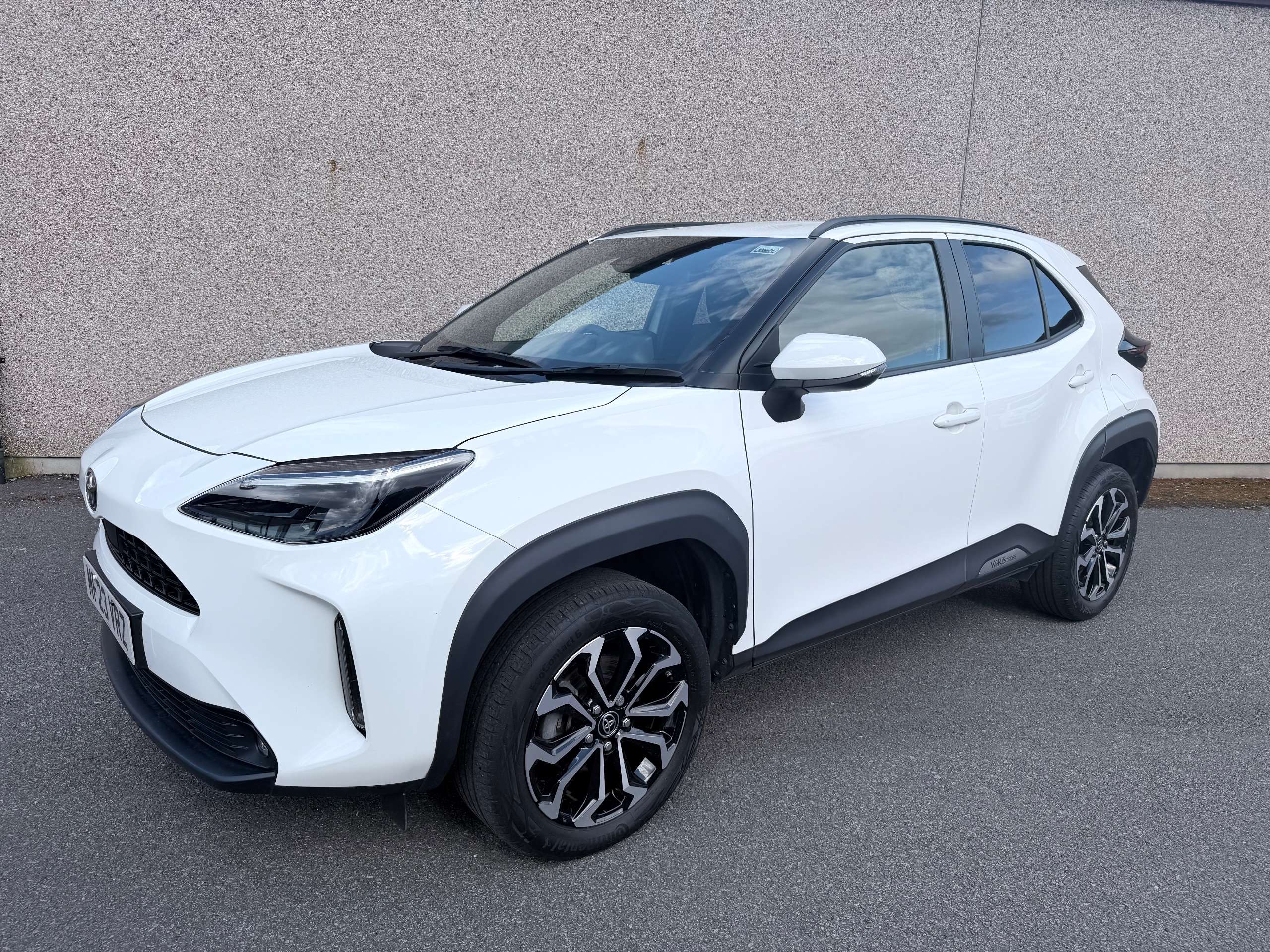 A 2023 TOYOTA YARIS CROSS 1.5 VVT-h Design SUV 5dr Petrol Hybrid E-CVT Euro 6 (s/s) (116 ps) A 2023 TOYOTA YARIS CROSS 1.5 VVT-h Design SUV 5dr Petrol Hybrid E-CVT Euro 6 (s/s) (116 ps)