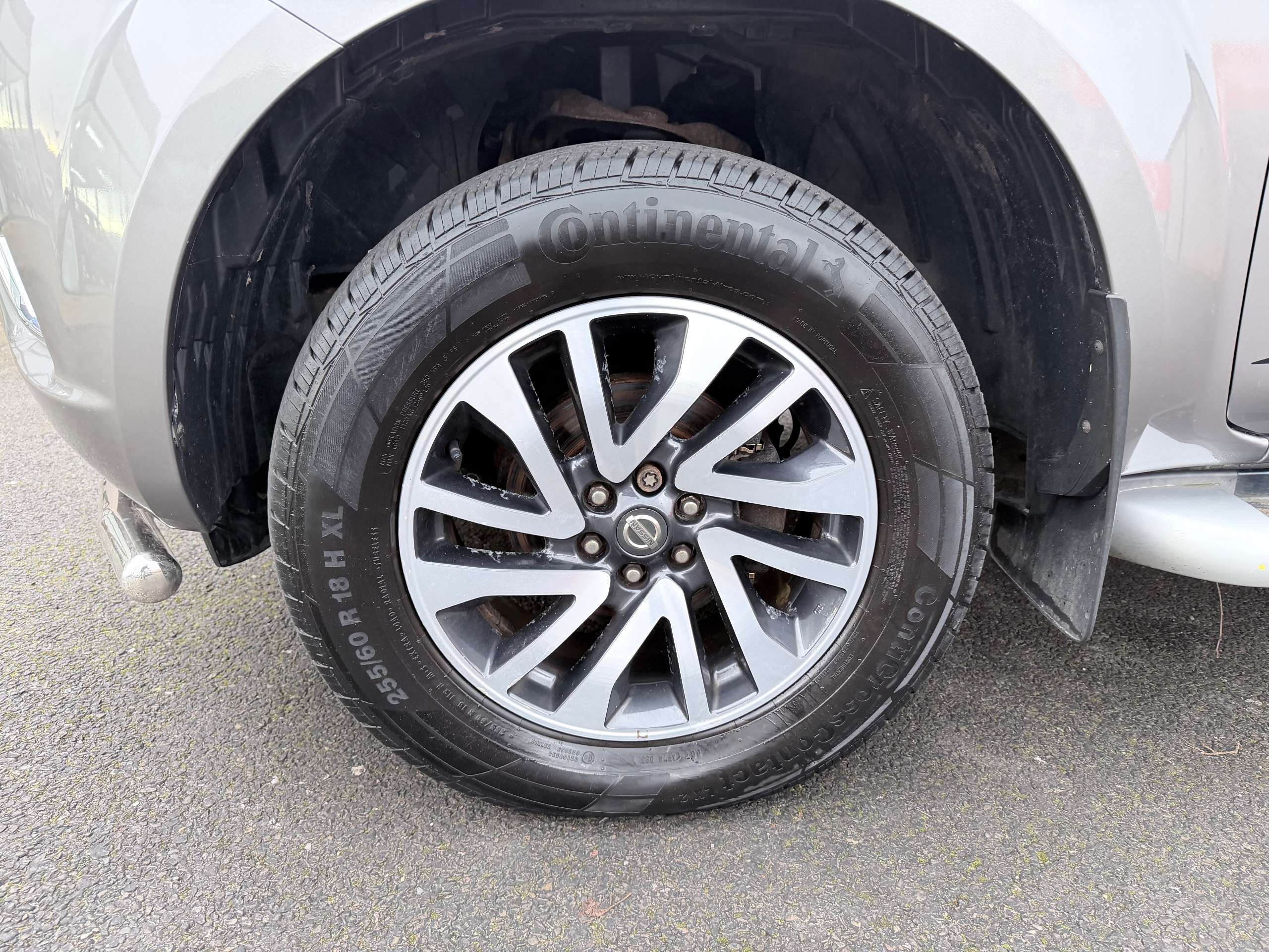 A 2017 NISSAN NAVARA 2.3 dCi Tekna Pickup Double Cab 4dr Diesel Manual 4WD Euro 6 (s/s) (190 ps) A 2017 NISSAN NAVARA 2.3 dCi Tekna Pickup Double Cab 4dr Diesel Manual 4WD Euro 6 (s/s) (190 ps)