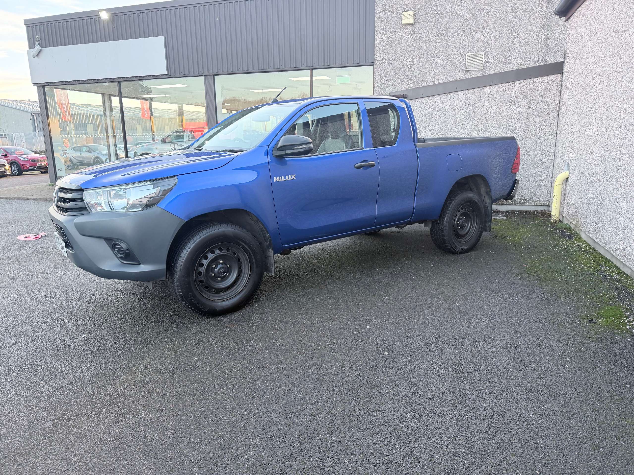 A 2020 TOYOTA HILUX 2.4 D-4D Active Extra Pickup Extended Cab 4dr Diesel Manual 4WD Euro 6 (s/s) (150 ps) A 2020 TOYOTA HILUX 2.4 D-4D Active Extra Pickup Extended Cab 4dr Diesel Manual 4WD Euro 6 (s/s) (150 ps)