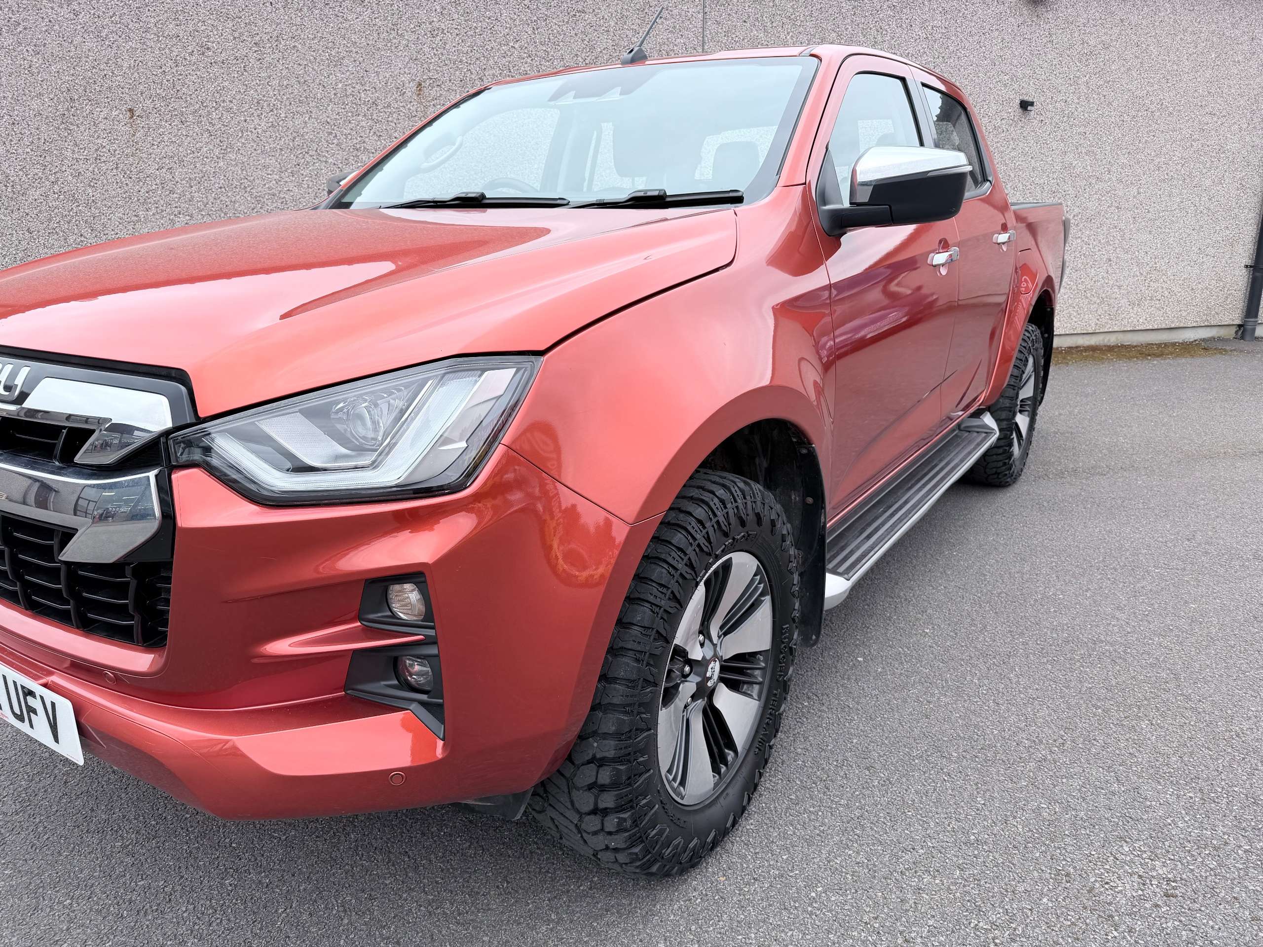 A 2022 ISUZU D-MAX 1.9 TD DL40 Pickup Double Cab 4dr Diesel Auto 4WD Euro 6 (s/s) (164 ps) A 2022 ISUZU D-MAX 1.9 TD DL40 Pickup Double Cab 4dr Diesel Auto 4WD Euro 6 (s/s) (164 ps)