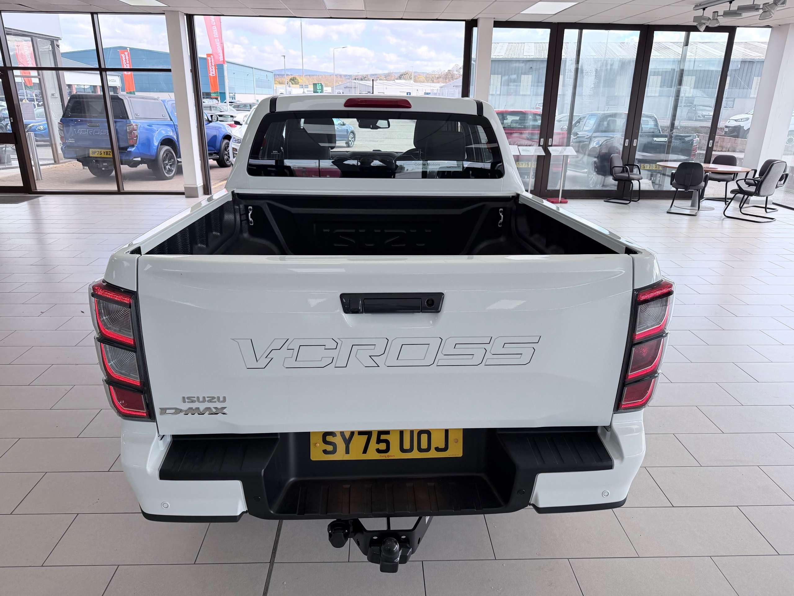 A 2025 ISUZU D-MAX 1.9 TD V-Cross Pickup Double Cab 4dr Diesel Manual 4WD Euro 6 (s/s) (164 ps) A 2025 ISUZU D-MAX 1.9 TD V-Cross Pickup Double Cab 4dr Diesel Manual 4WD Euro 6 (s/s) (164 ps)