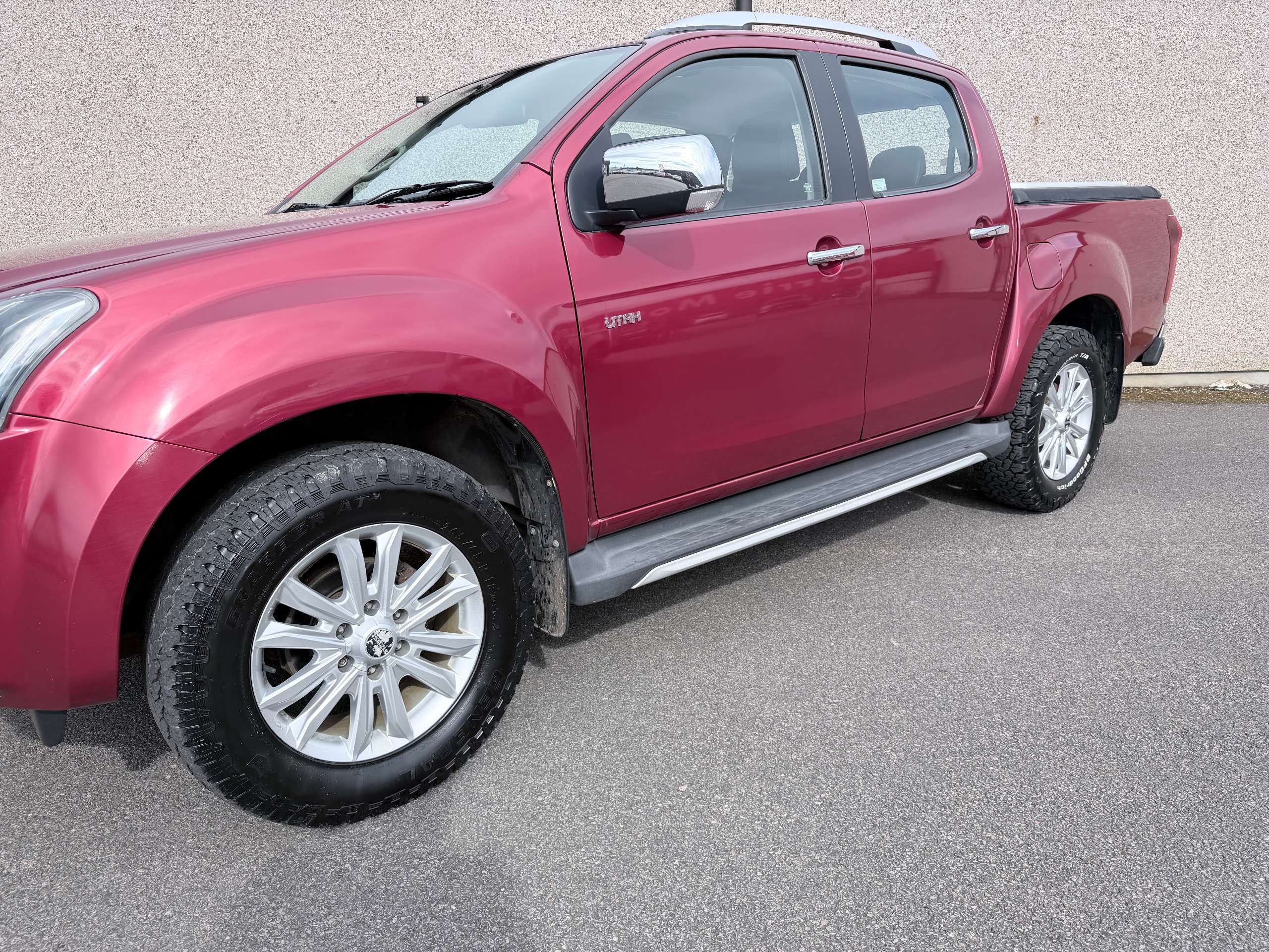 A 2020 ISUZU D-MAX 1.9 TD Utah Pickup Double Cab 4dr Diesel Auto 4WD Euro 6 (164 ps) A 2020 ISUZU D-MAX 1.9 TD Utah Pickup Double Cab 4dr Diesel Auto 4WD Euro 6 (164 ps)