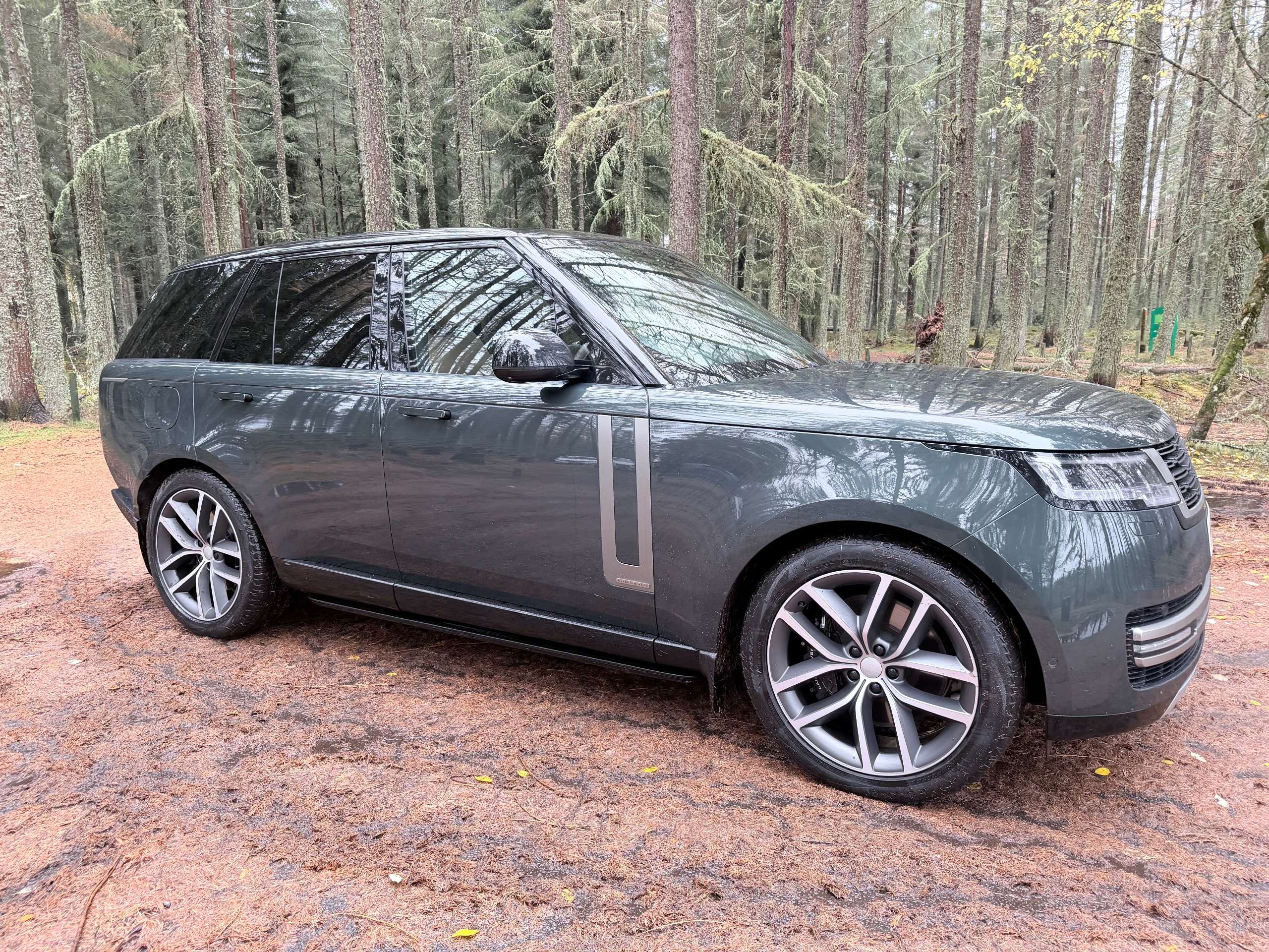 A 2024 LAND ROVER RANGE ROVER 3.0 P460e 38.2kWh Autobiography SUV 5dr Petrol Plug-in Hybrid Auto 4WD Euro 6 (s/s) (460 ps) A 2024 LAND ROVER RANGE ROVER 3.0 P460e 38.2kWh Autobiography SUV 5dr Petrol Plug-in Hybrid Auto 4WD Euro 6 (s/s) (460 ps)