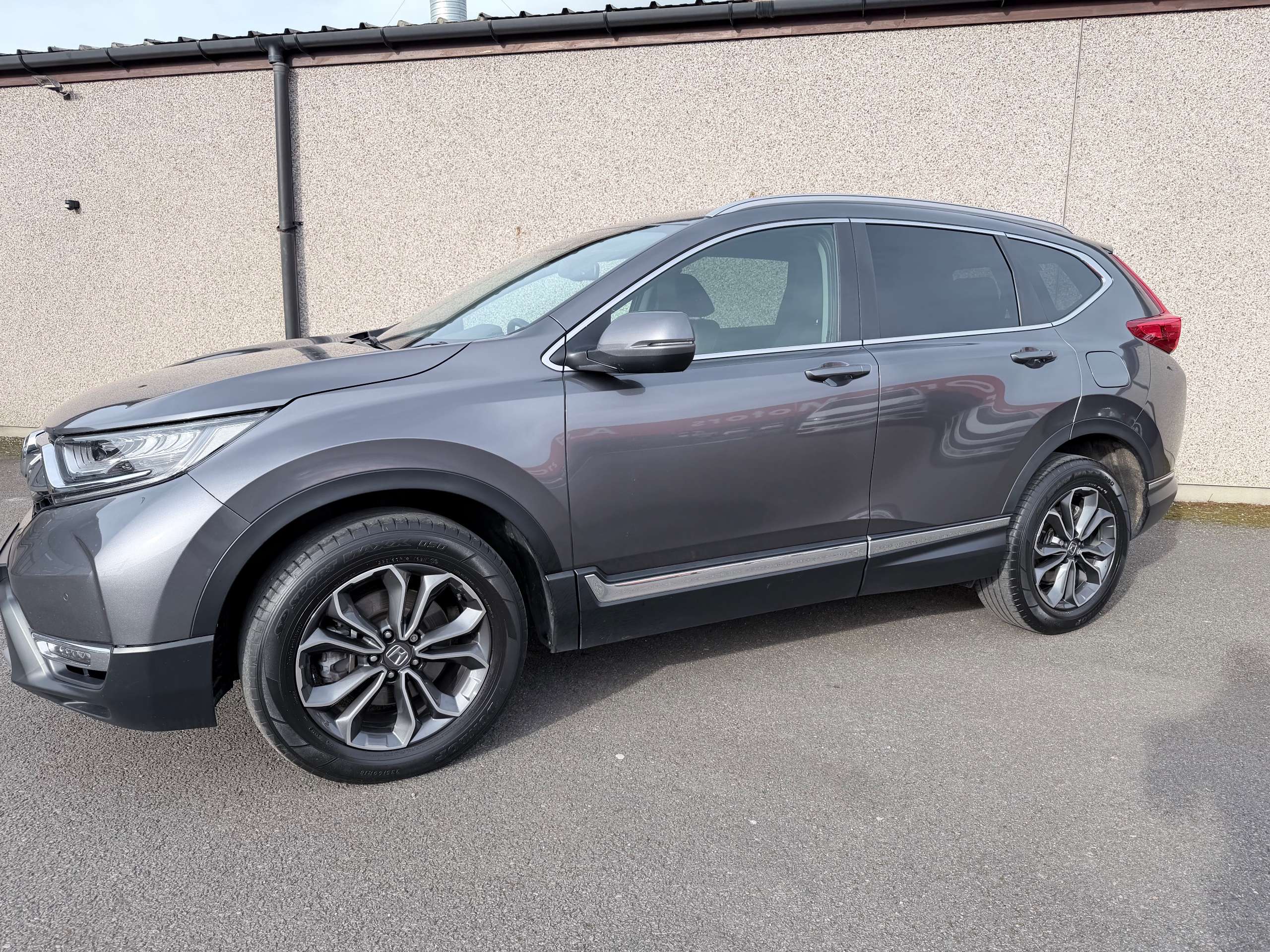 A 2023 HONDA CR-V 2.0 h i-MMD SR SUV 5dr Petrol Hybrid eCVT 4WD Euro 6 (s/s) (184 ps) A 2023 HONDA CR-V 2.0 h i-MMD SR SUV 5dr Petrol Hybrid eCVT 4WD Euro 6 (s/s) (184 ps)