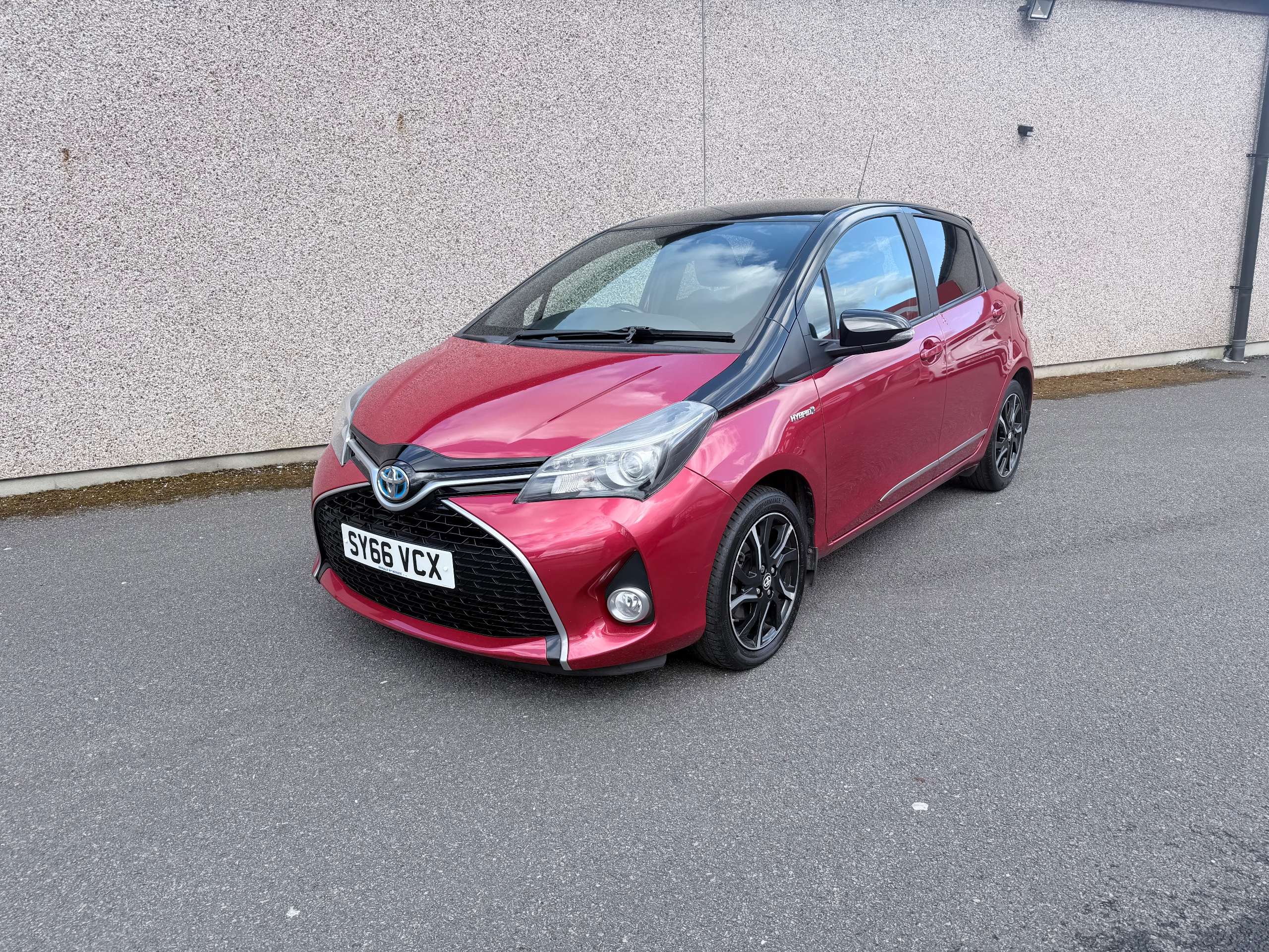 A 2016 TOYOTA YARIS 1.5 VVT-h Design Hatchback 5dr Petrol Hybrid E-CVT Euro 6 (101 ps) A 2016 TOYOTA YARIS 1.5 VVT-h Design Hatchback 5dr Petrol Hybrid E-CVT Euro 6 (101 ps)