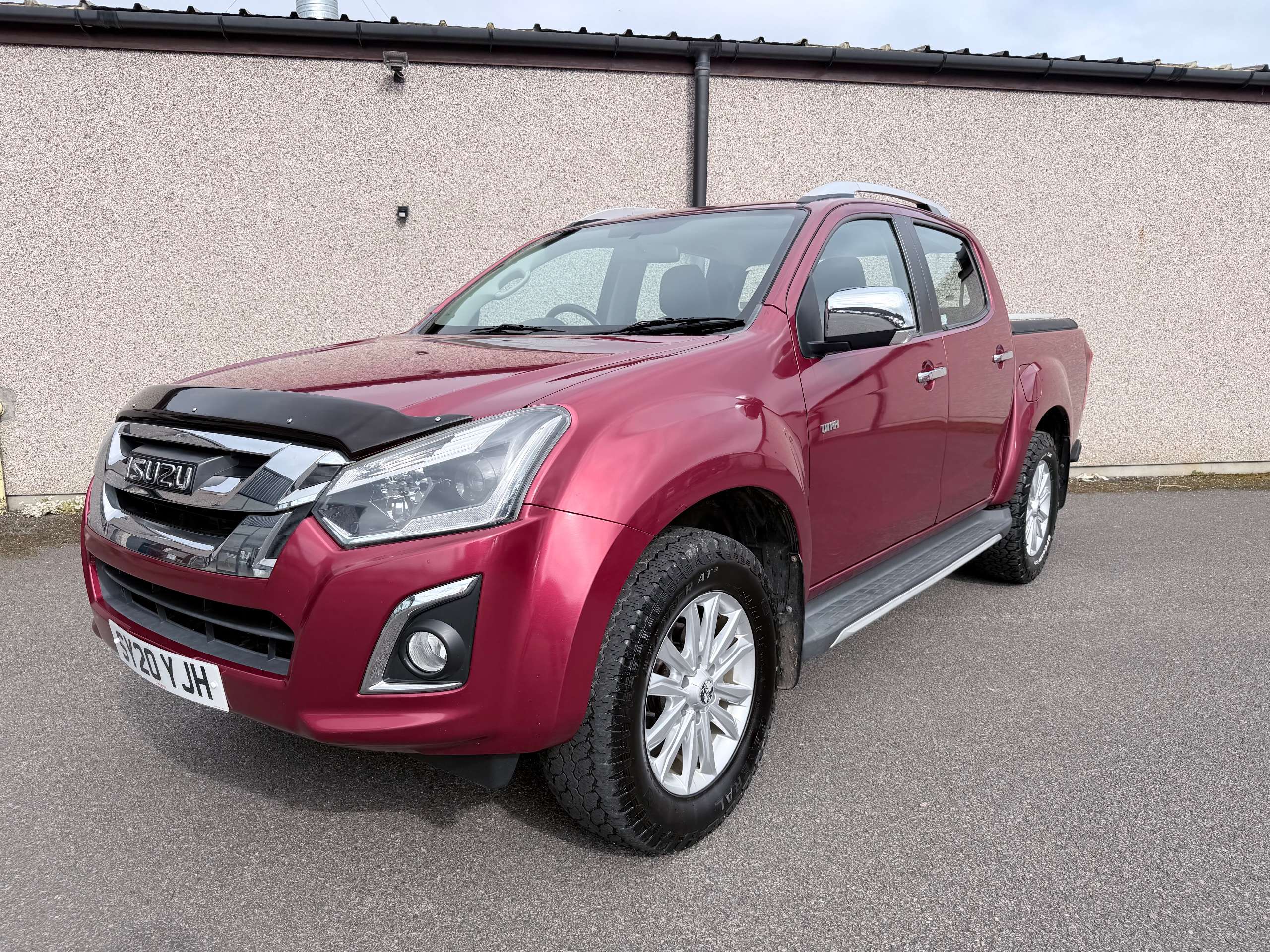 A 2020 ISUZU D-MAX 1.9 TD Utah Pickup Double Cab 4dr Diesel Auto 4WD Euro 6 (164 ps) A 2020 ISUZU D-MAX 1.9 TD Utah Pickup Double Cab 4dr Diesel Auto 4WD Euro 6 (164 ps)