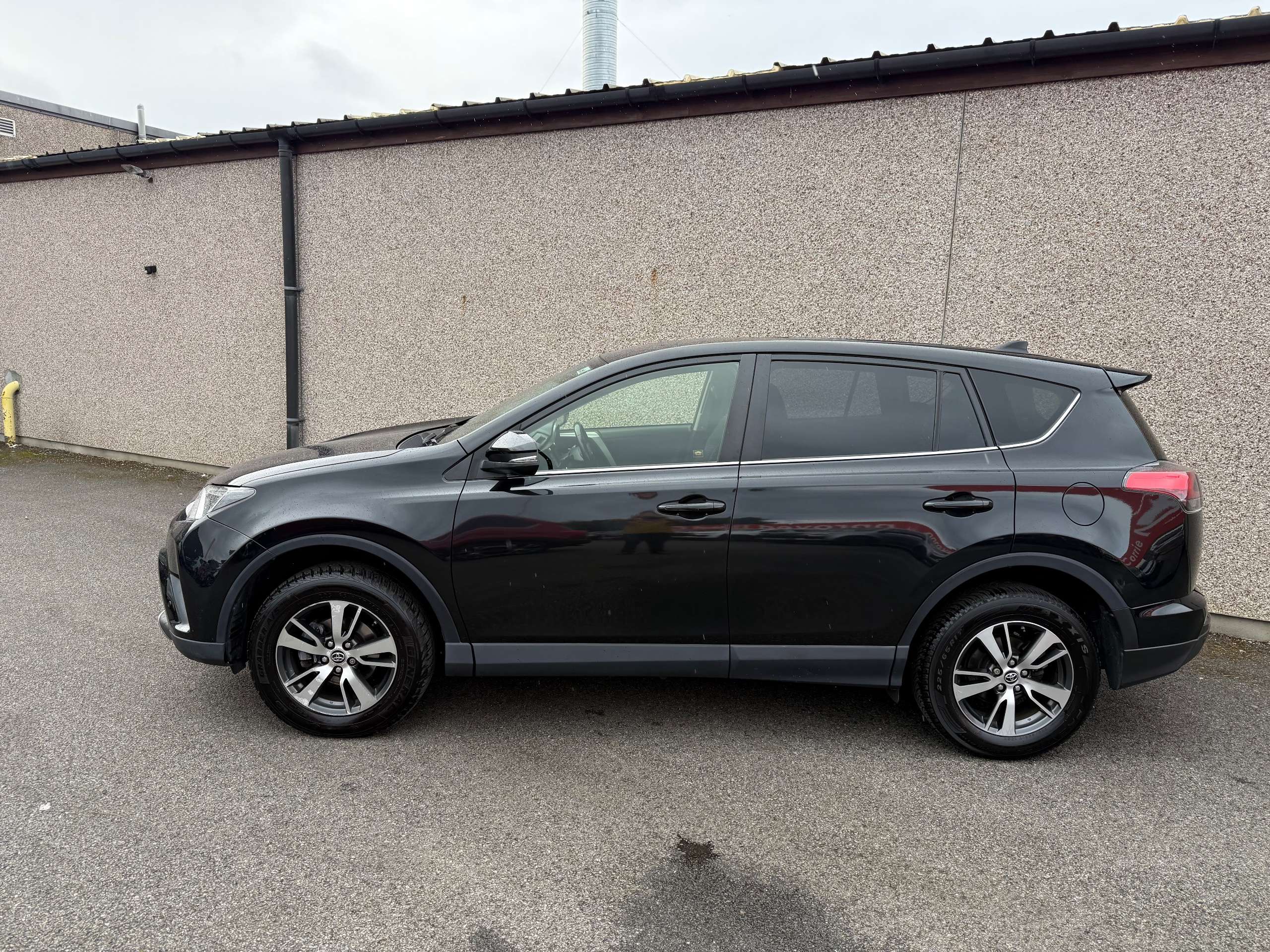 A 2017 TOYOTA RAV4 2.0 D-4D Business Edition SUV 5dr Diesel Manual Euro 6 (s/s) (Safety Sense, Nav) (143 ps) A 2017 TOYOTA RAV4 2.0 D-4D Business Edition SUV 5dr Diesel Manual Euro 6 (s/s) (Safety Sense, Nav) (143 ps)