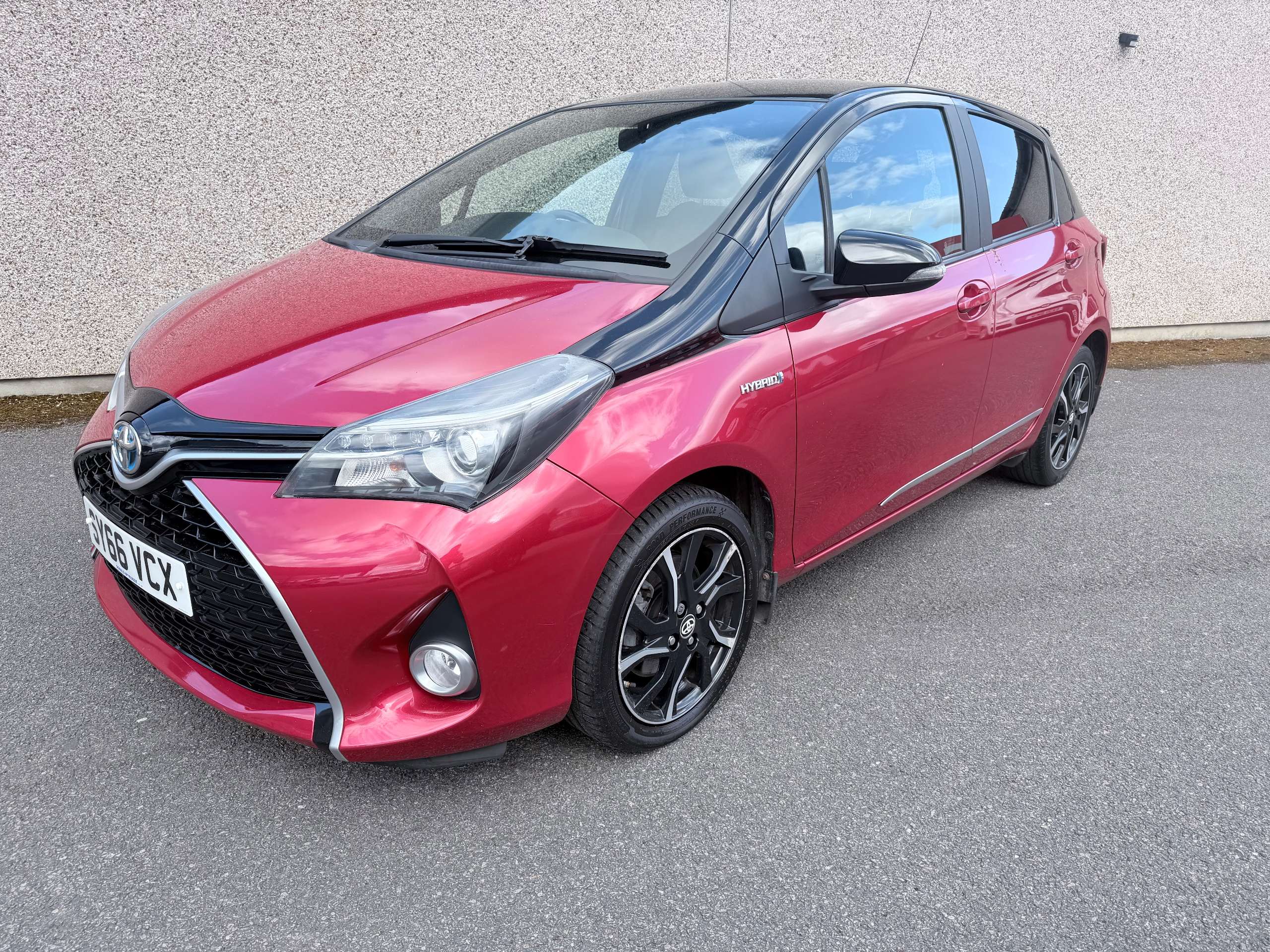 A 2016 TOYOTA YARIS 1.5 VVT-h Design Hatchback 5dr Petrol Hybrid E-CVT Euro 6 (101 ps) A 2016 TOYOTA YARIS 1.5 VVT-h Design Hatchback 5dr Petrol Hybrid E-CVT Euro 6 (101 ps)
