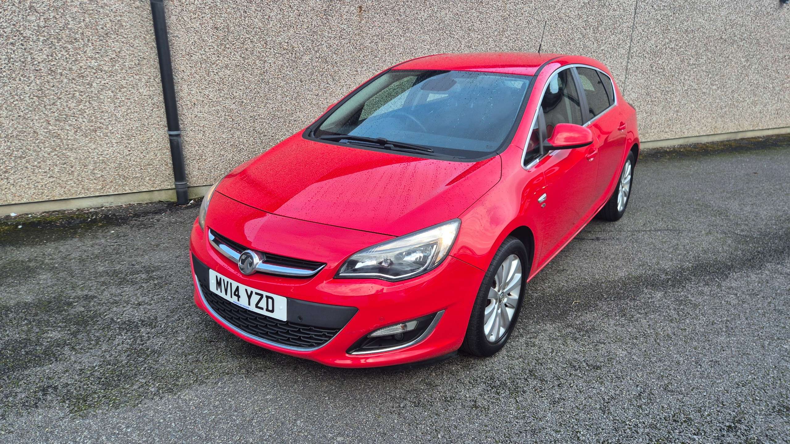 A 2014 VAUXHALL ASTRA 2.0 CDTi Elite Hatchback 5dr Diesel Auto Euro 5 (165 ps) A 2014 VAUXHALL ASTRA 2.0 CDTi Elite Hatchback 5dr Diesel Auto Euro 5 (165 ps)