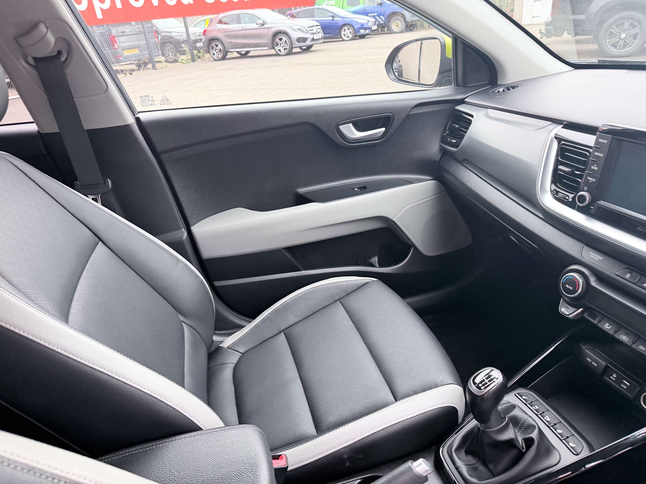 2020 KIA STONIC 2020 KIA STONIC