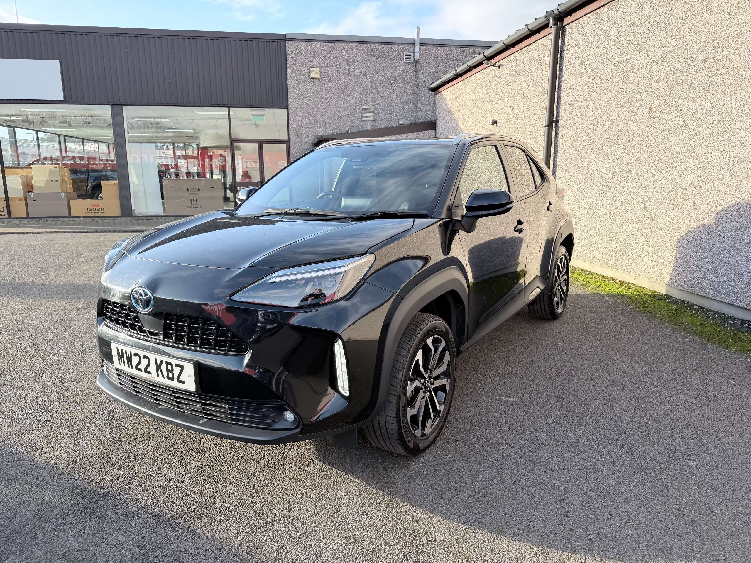 A 2022 TOYOTA YARIS CROSS 1.5 VVT-h Design SUV 5dr Petrol Hybrid E-CVT Euro 6 (s/s) (116 ps) A 2022 TOYOTA YARIS CROSS 1.5 VVT-h Design SUV 5dr Petrol Hybrid E-CVT Euro 6 (s/s) (116 ps)