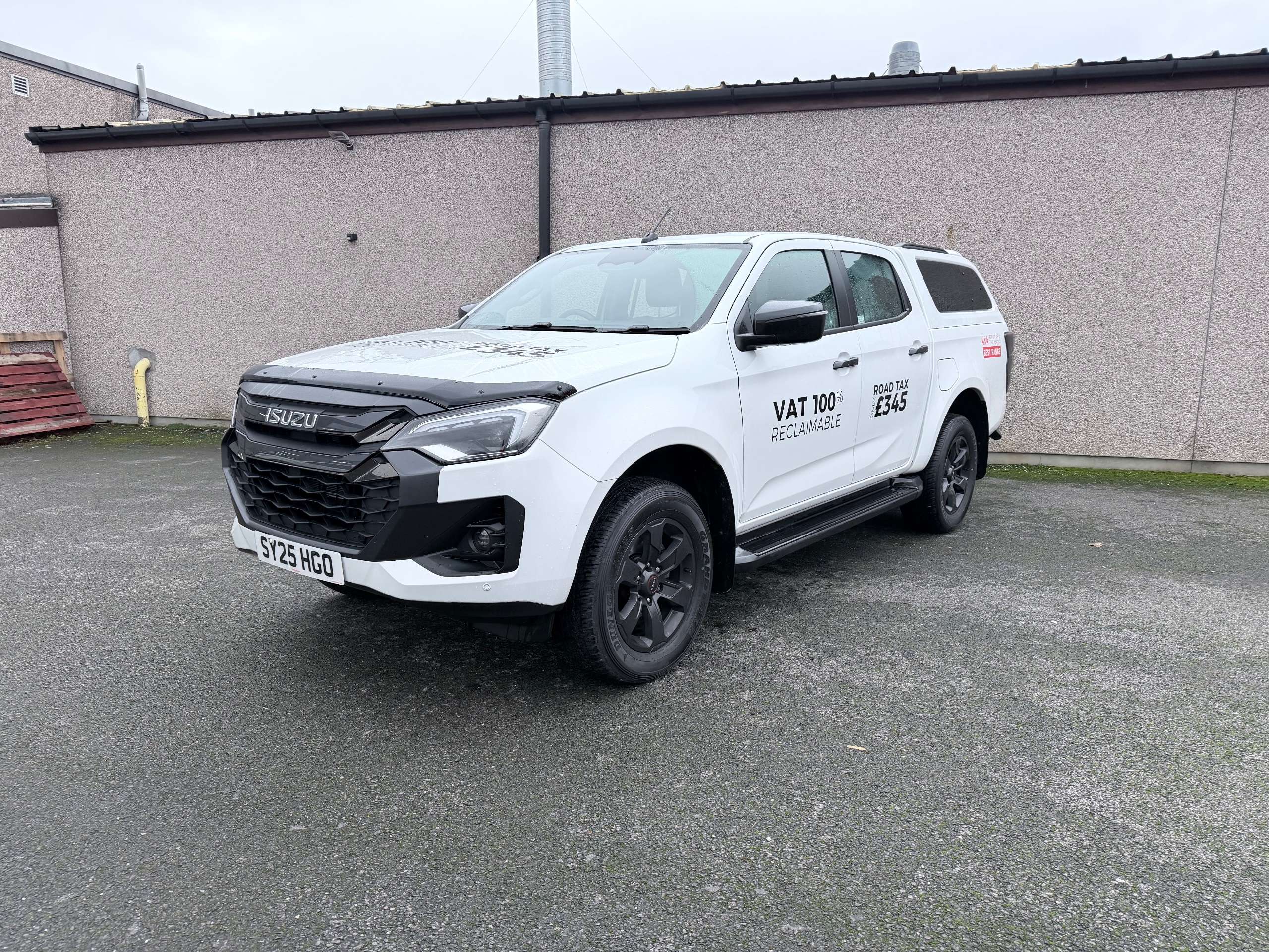 A 2025 ISUZU D-MAX 1.9 TD V-Cross Pickup Double Cab 4dr Diesel Auto 4WD Euro 6 (s/s) (164 ps) A 2025 ISUZU D-MAX 1.9 TD V-Cross Pickup Double Cab 4dr Diesel Auto 4WD Euro 6 (s/s) (164 ps)