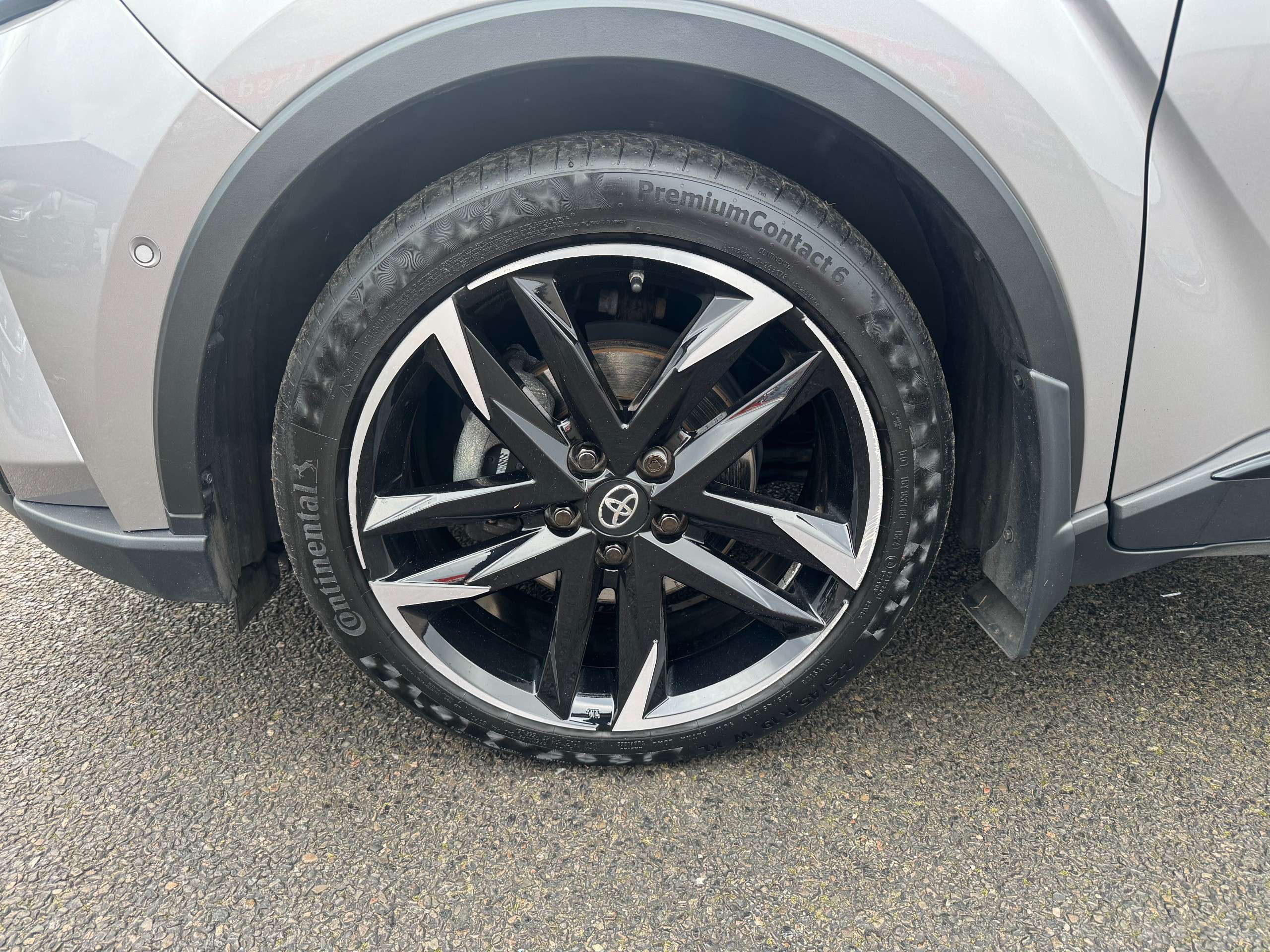 A 2022 TOYOTA C-HR GR SPORT 5-Door A 2022 TOYOTA C-HR GR SPORT 5-Door