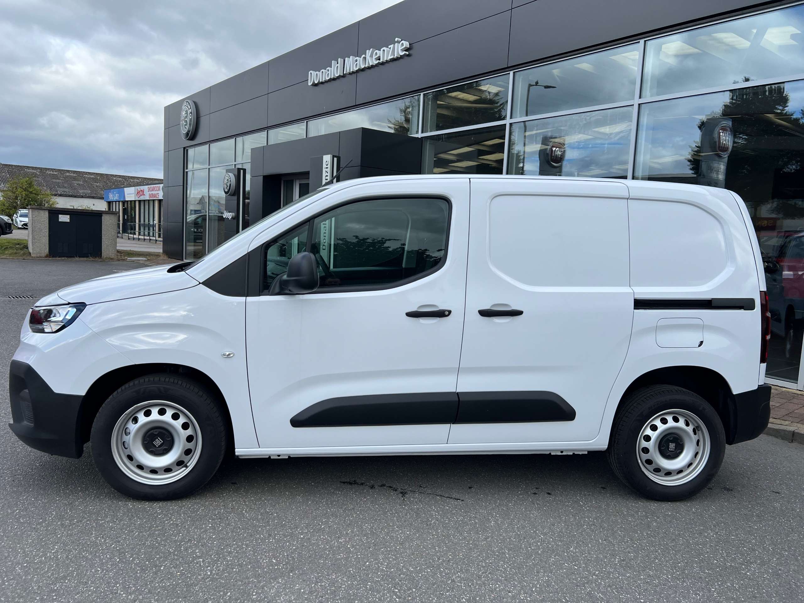 A 2025 FIAT DOBLO 1.5 Multijet3 1000Kg Primo Panel Van 5dr Diesel Manual L1 Euro 6 (s/s) (100 ps) A 2025 FIAT DOBLO 1.5 Multijet3 1000Kg Primo Panel Van 5dr Diesel Manual L1 Euro 6 (s/s) (100 ps)
