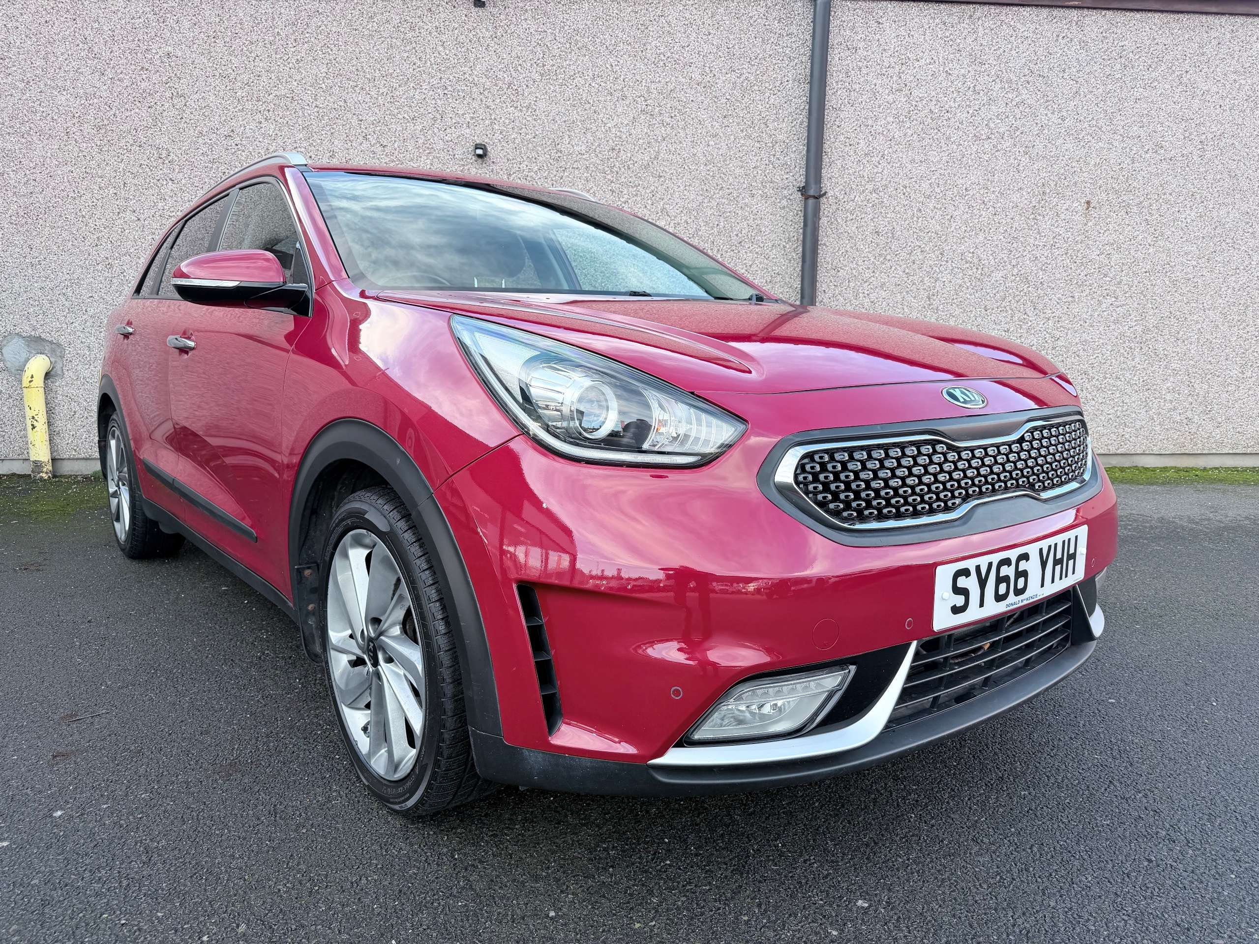 A 2016 KIA NIRO 1.6h GDi 3 SUV 5dr Petrol Hybrid DCT Euro 6 (s/s) (139 bhp) A 2016 KIA NIRO 1.6h GDi 3 SUV 5dr Petrol Hybrid DCT Euro 6 (s/s) (139 bhp)