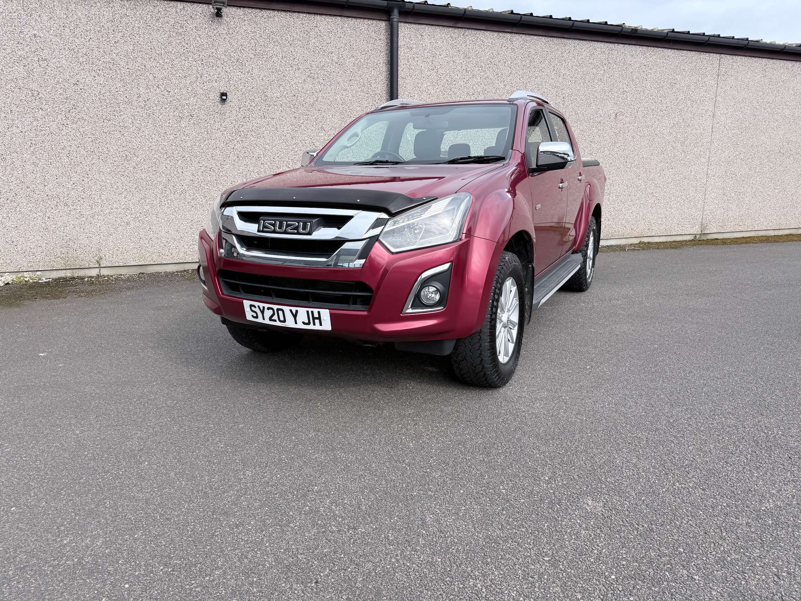 A 2020 ISUZU D-MAX 1.9 TD Utah Pickup Double Cab 4dr Diesel Auto 4WD Euro 6 (164 ps) A 2020 ISUZU D-MAX 1.9 TD Utah Pickup Double Cab 4dr Diesel Auto 4WD Euro 6 (164 ps)