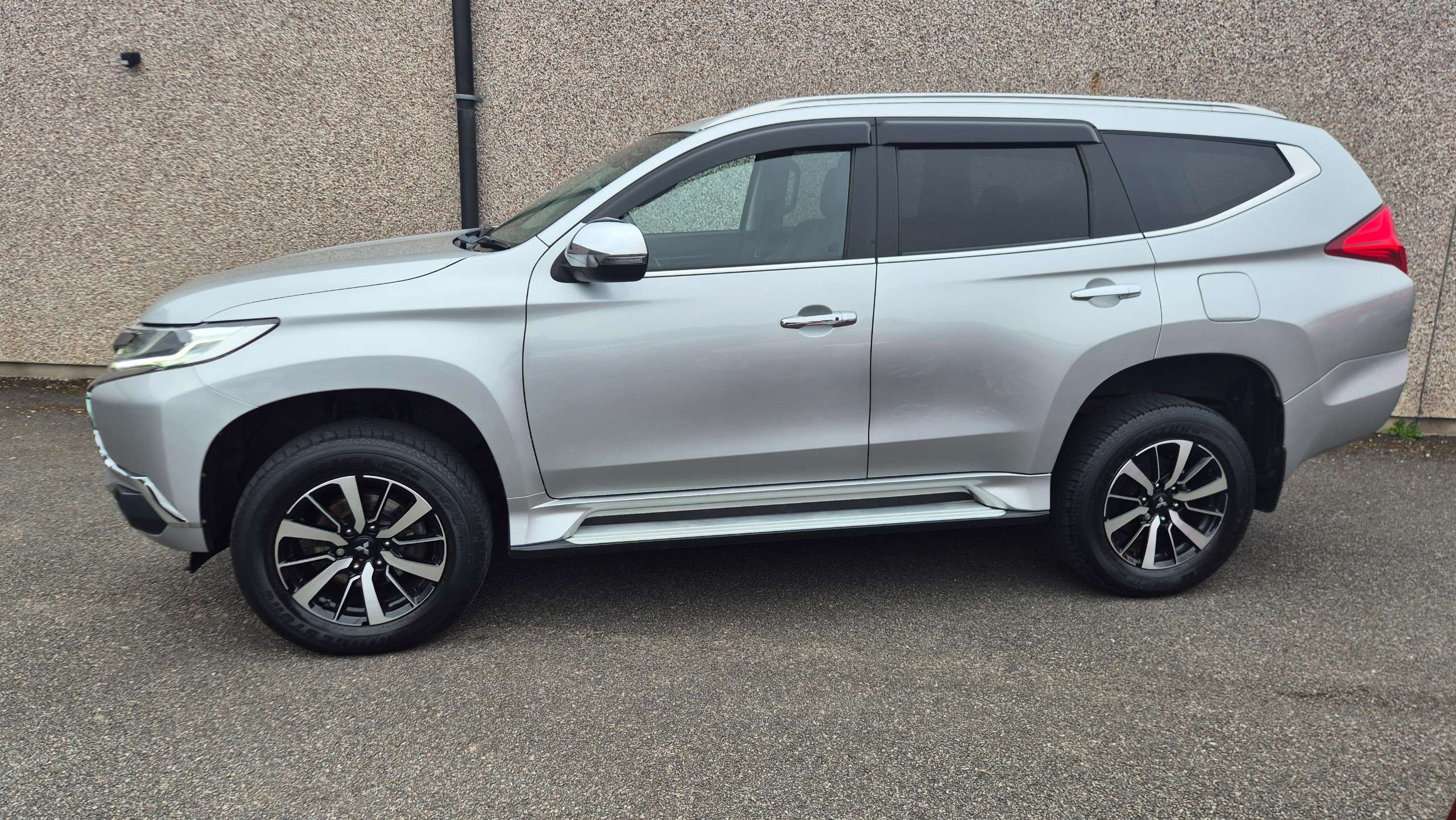 A 2021 MITSUBISHI SHOGUN SPORT 2.4D 3 SUV 5dr Diesel Auto 4WD Euro 6 (181 ps) A 2021 MITSUBISHI SHOGUN SPORT 2.4D 3 SUV 5dr Diesel Auto 4WD Euro 6 (181 ps)