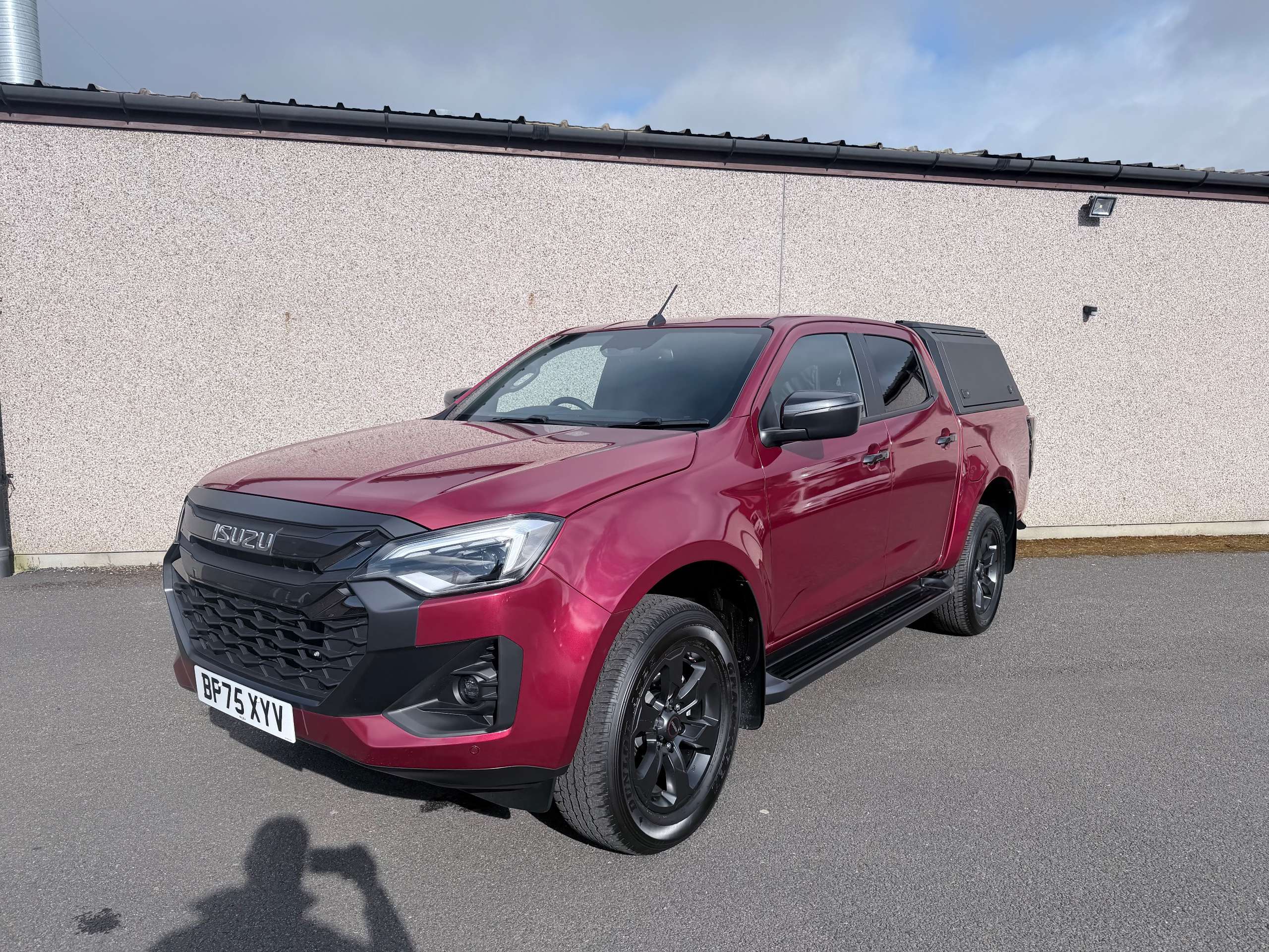 A 2025 ISUZU D-MAX 1.9 TD V-Cross Commercial Pickup 4dr Diesel Auto 4WD Euro 6 (s/s) (164 ps) A 2025 ISUZU D-MAX 1.9 TD V-Cross Commercial Pickup 4dr Diesel Auto 4WD Euro 6 (s/s) (164 ps)