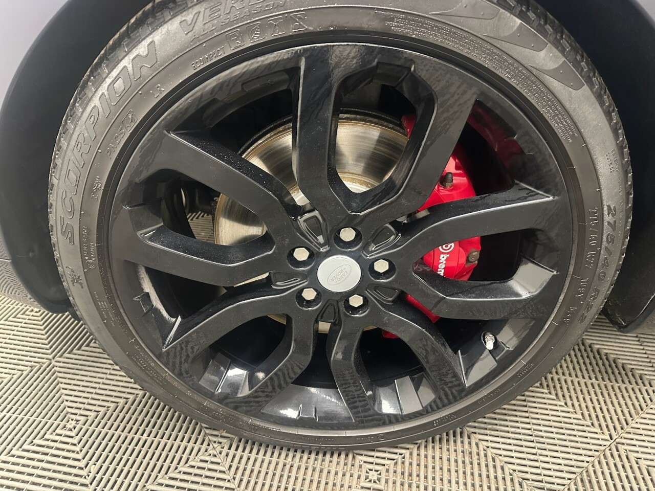 A 2017 LAND ROVER RANGE ROVER SP HSE TDV6 A 3.0 SD V6 Autobiography Dynamic SUV 5dr Diesel Auto 4WD Euro 6 (s/s) (306 p A 2017 LAND ROVER RANGE ROVER SP HSE TDV6 A 3.0 SD V6 Autobiography Dynamic SUV 5dr Diesel Auto 4WD Euro 6 (s/s) (306 p