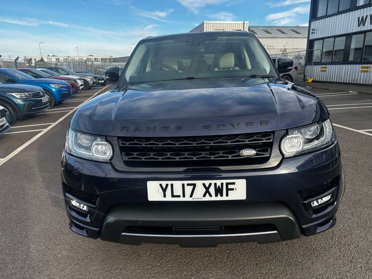 A 2017 LAND ROVER RANGE ROVER SP HSE TDV6 A 3.0 SD V6 Autobiography Dynamic SUV 5dr Diesel Auto 4WD Euro 6 (s/s) (306 p A 2017 LAND ROVER RANGE ROVER SP HSE TDV6 A 3.0 SD V6 Autobiography Dynamic SUV 5dr Diesel Auto 4WD Euro 6 (s/s) (306 p