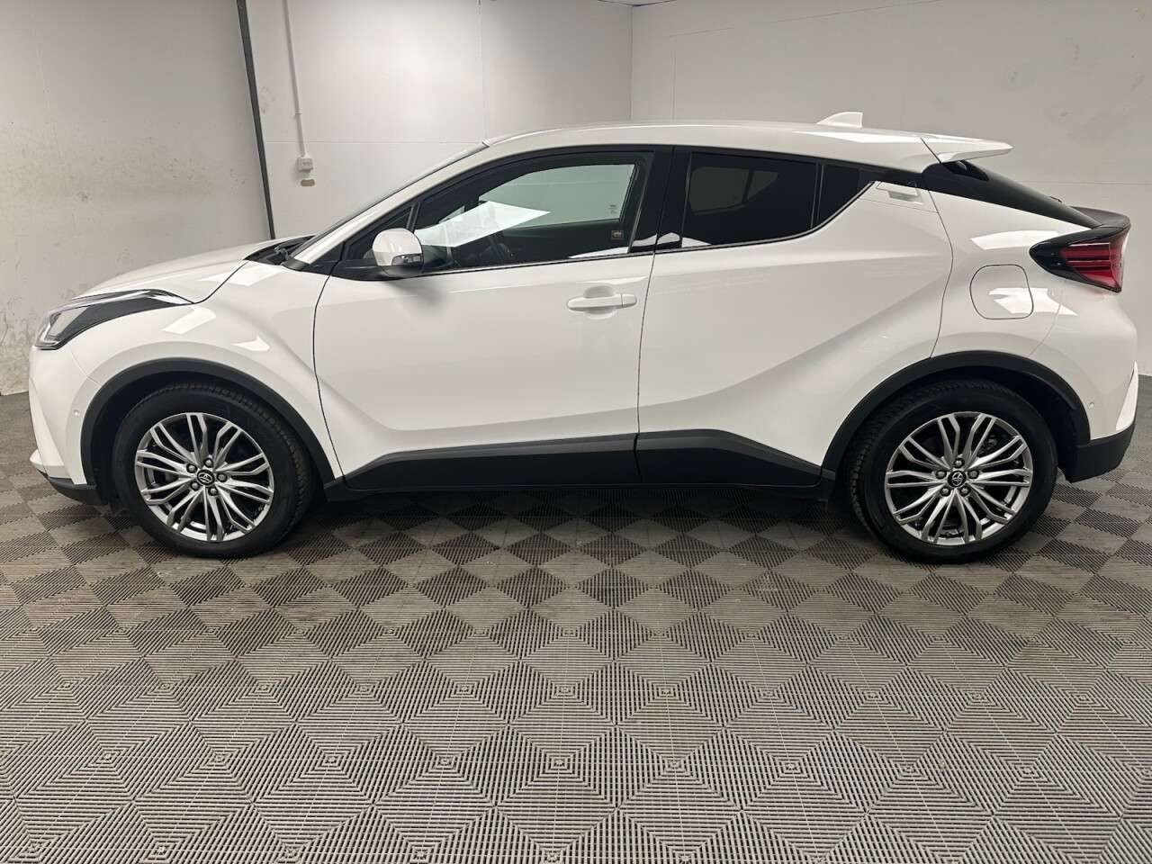 A 2023 TOYOTA C-HR 2.0 VVT-h GPF Excel SUV 5dr Petrol Hybrid CVT Euro 6 (s/s) (184 ps) Hybrid, A 2023 TOYOTA C-HR 2.0 VVT-h GPF Excel SUV 5dr Petrol Hybrid CVT Euro 6 (s/s) (184 ps) Hybrid,