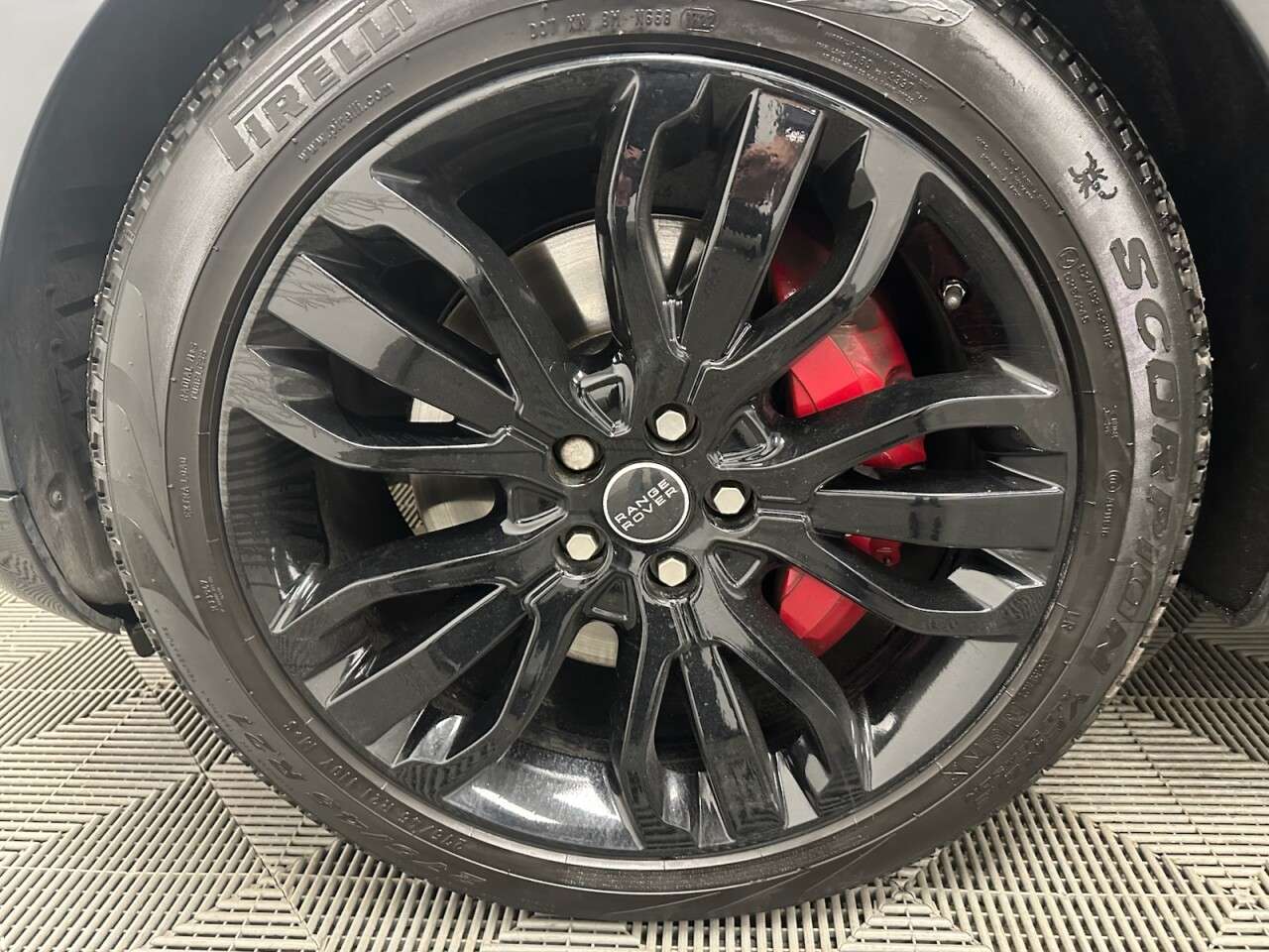 A 2017 LAND ROVER RANGE ROVER SPORT 3.0 SD V6 HSE Dynamic SUV 5dr Diesel Auto 4WD Euro 6 (s/s) (306 ps) Heated A 2017 LAND ROVER RANGE ROVER SPORT 3.0 SD V6 HSE Dynamic SUV 5dr Diesel Auto 4WD Euro 6 (s/s) (306 ps) Heated