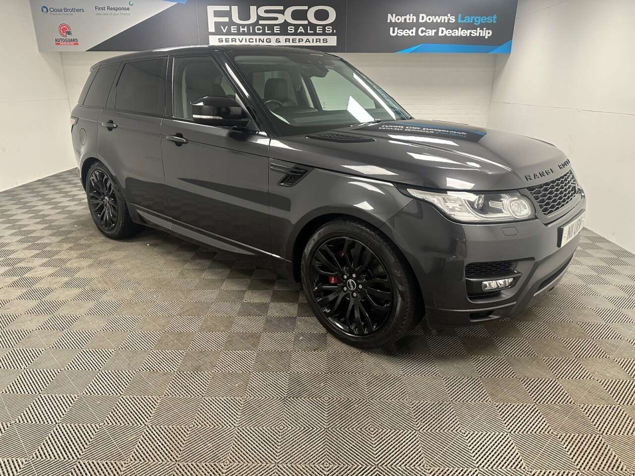 A 2017 LAND ROVER RANGE ROVER SPORT 3.0 SD V6 HSE Dynamic SUV 5dr Diesel Auto 4WD Euro 6 (s/s) (306 ps) Heated A 2017 LAND ROVER RANGE ROVER SPORT 3.0 SD V6 HSE Dynamic SUV 5dr Diesel Auto 4WD Euro 6 (s/s) (306 ps) Heated