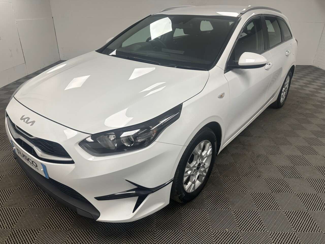 A 2022 KIA CEED 1.0 T-GDi 2 Sportswagon 5dr Petrol Manual Euro 6 (s/s) (118 bhp) Android Au A 2022 KIA CEED 1.0 T-GDi 2 Sportswagon 5dr Petrol Manual Euro 6 (s/s) (118 bhp) Android Au