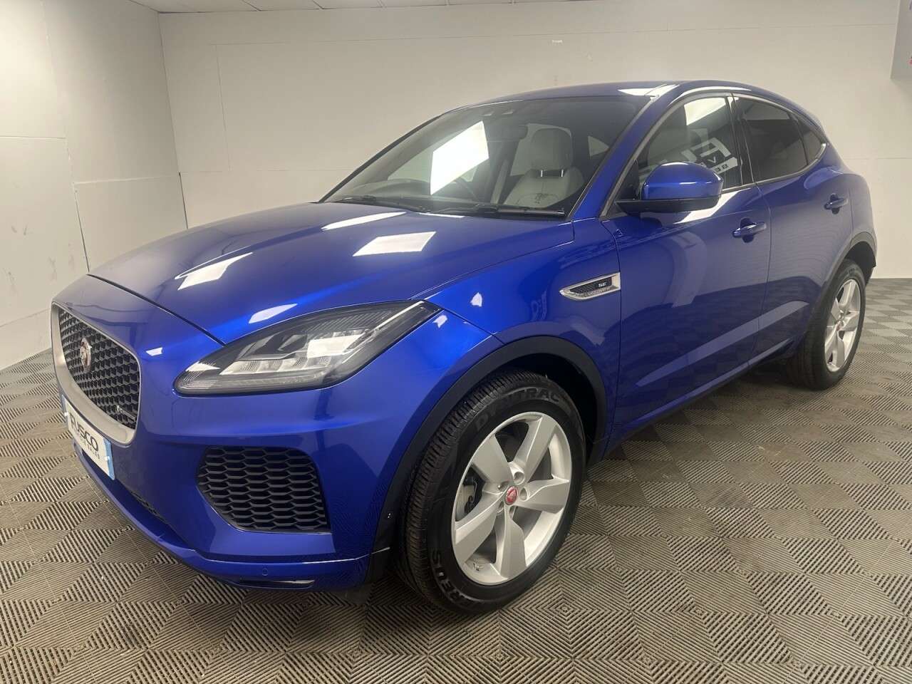 A 2019 JAGUAR E-PACE 2.0 D150 R-Dynamic SE SUV 5dr Diesel Auto AWD Euro 6 (s/s) (150 ps) Cruise A 2019 JAGUAR E-PACE 2.0 D150 R-Dynamic SE SUV 5dr Diesel Auto AWD Euro 6 (s/s) (150 ps) Cruise