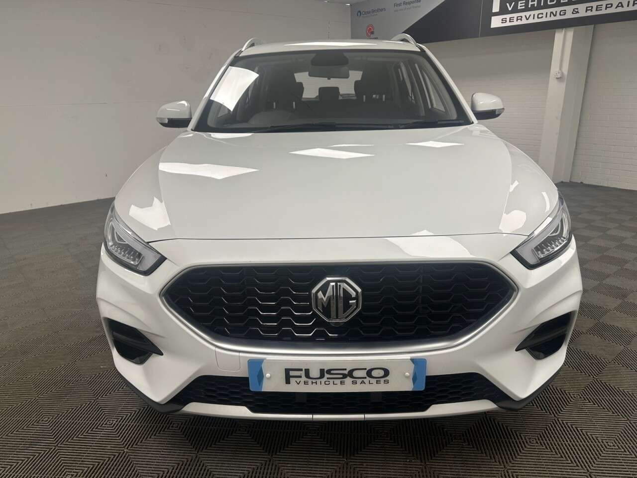 A 2023 MG MG ZS 1.5 VTi-TECH Excite SUV 5dr Petrol Manual Euro 6 (s/s) (106 ps) Apple car p A 2023 MG MG ZS 1.5 VTi-TECH Excite SUV 5dr Petrol Manual Euro 6 (s/s) (106 ps) Apple car p