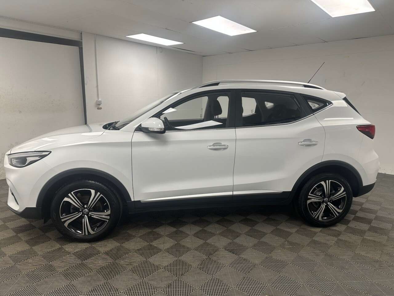 A 2023 MG MG ZS 1.5 VTi-TECH Excite SUV 5dr Petrol Manual Euro 6 (s/s) (106 ps) Apple car p A 2023 MG MG ZS 1.5 VTi-TECH Excite SUV 5dr Petrol Manual Euro 6 (s/s) (106 ps) Apple car p