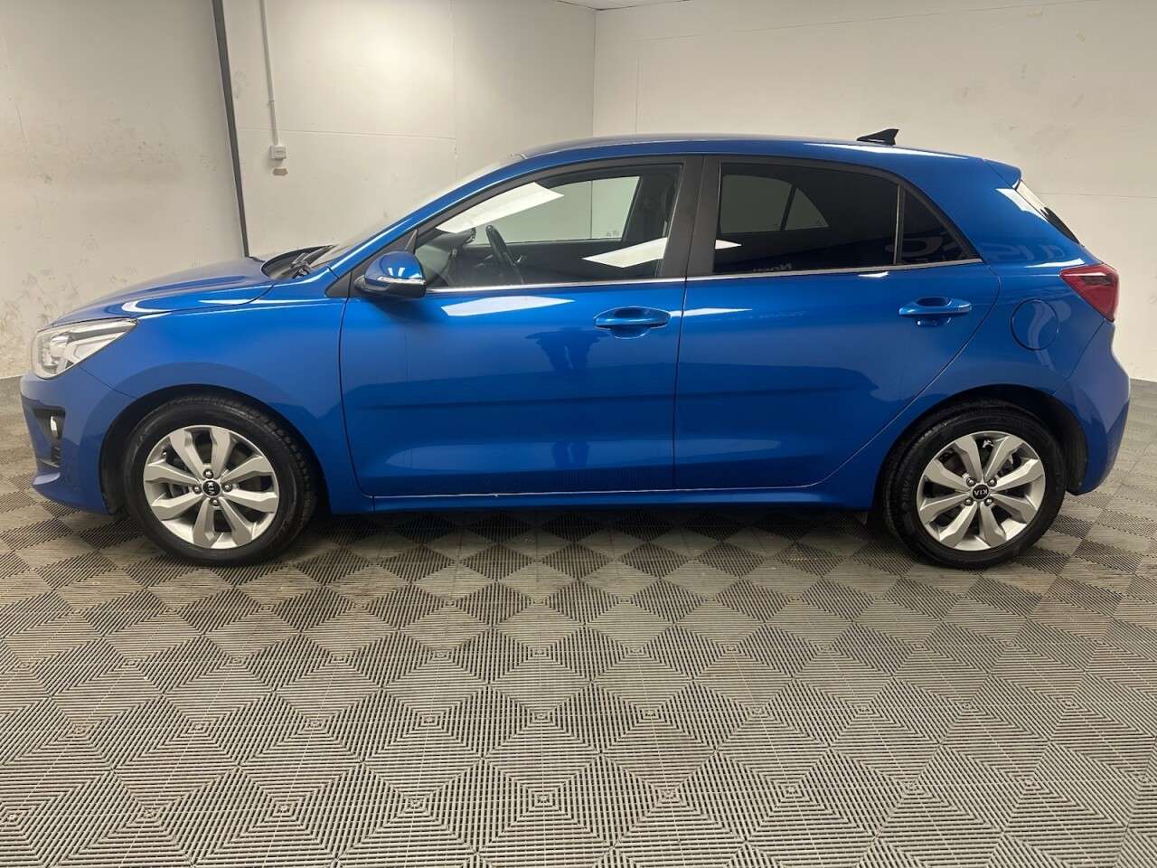 A 2020 KIA RIO 1.0 T-GDi MHEV 3 Hatchback 5dr Petrol Hybrid Manual Euro 6 (s/s) (118 bhp) A 2020 KIA RIO 1.0 T-GDi MHEV 3 Hatchback 5dr Petrol Hybrid Manual Euro 6 (s/s) (118 bhp)